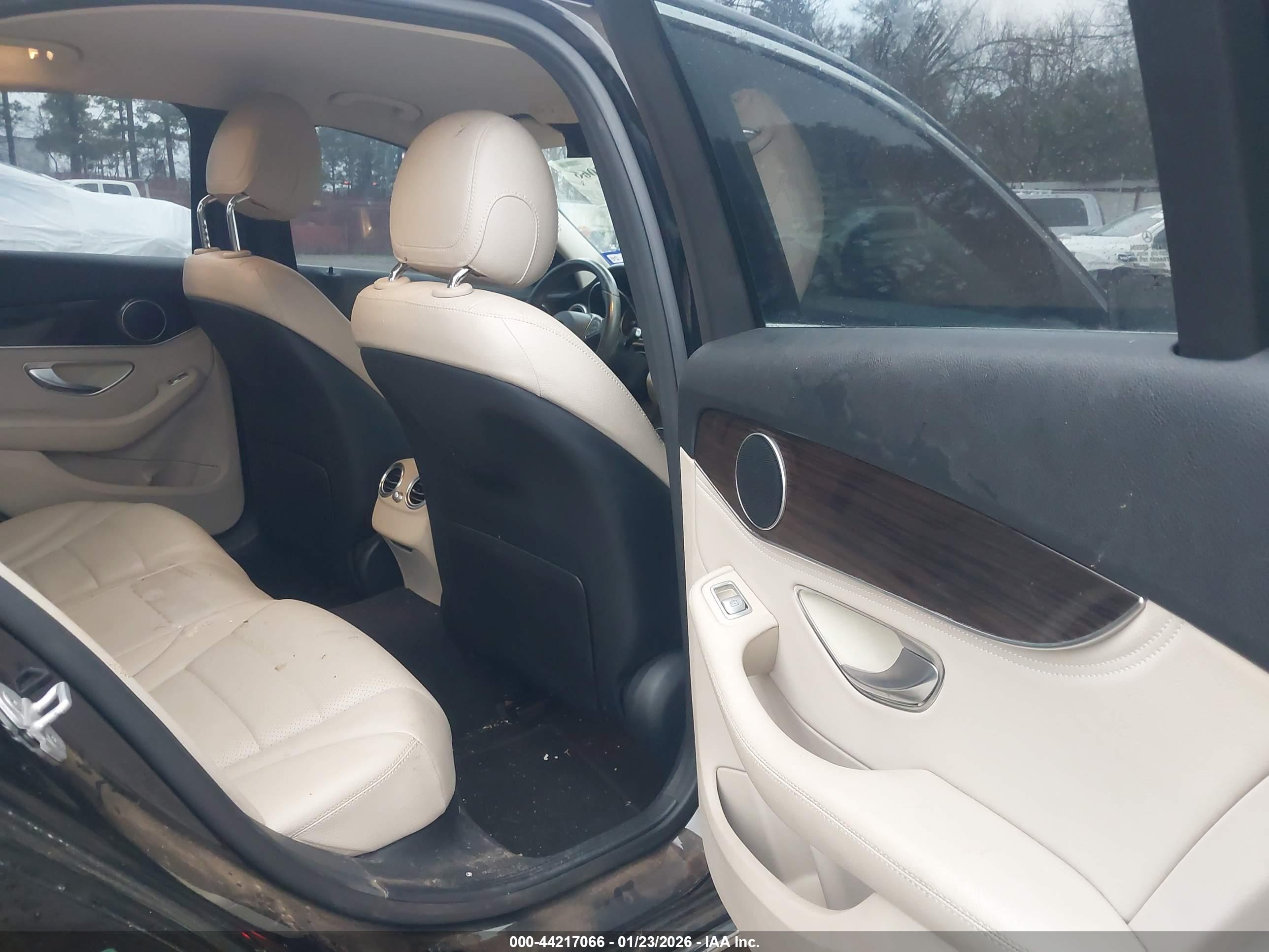MERCEDES-BENZ C image 8
