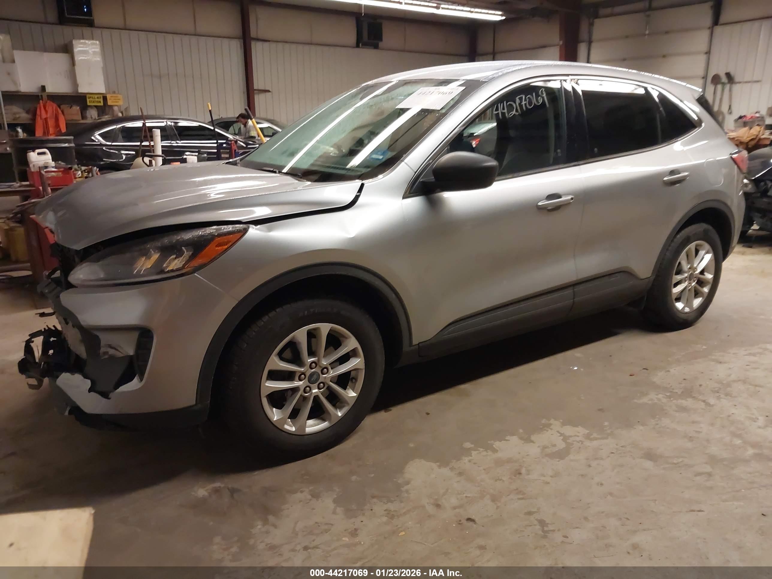 FORD ESCAPE image 2