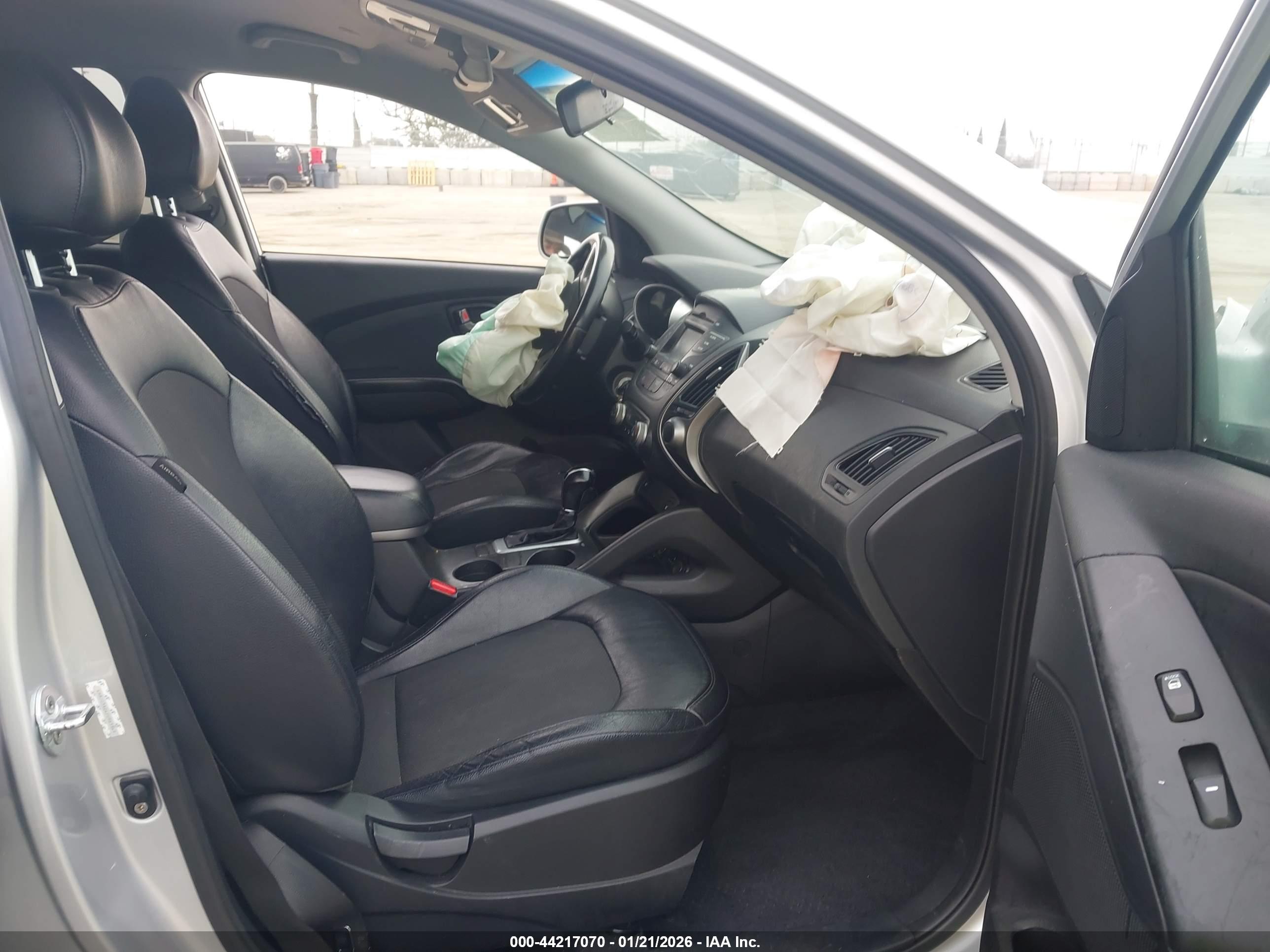 HYUNDAI TUCSON image 5