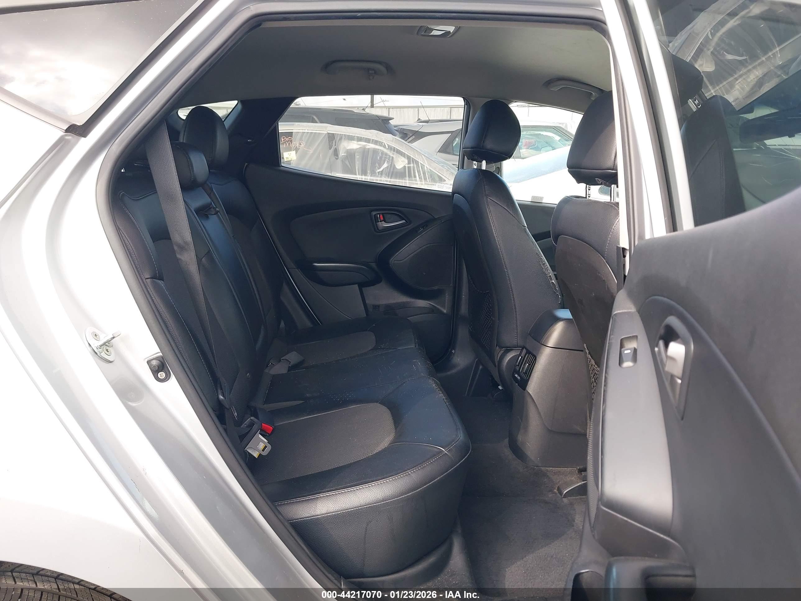 HYUNDAI TUCSON image 8