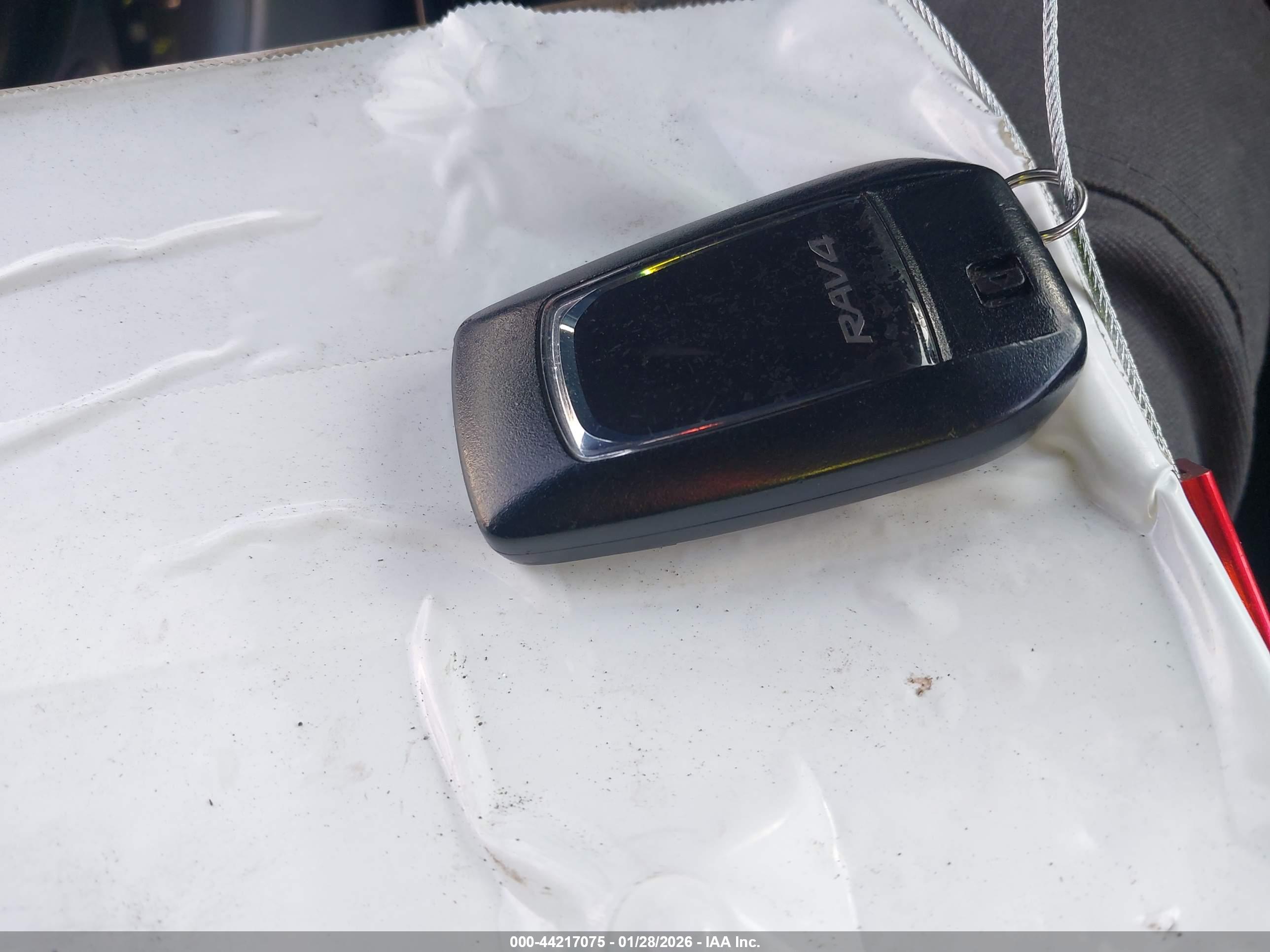 TOYOTA RAV4 image 11