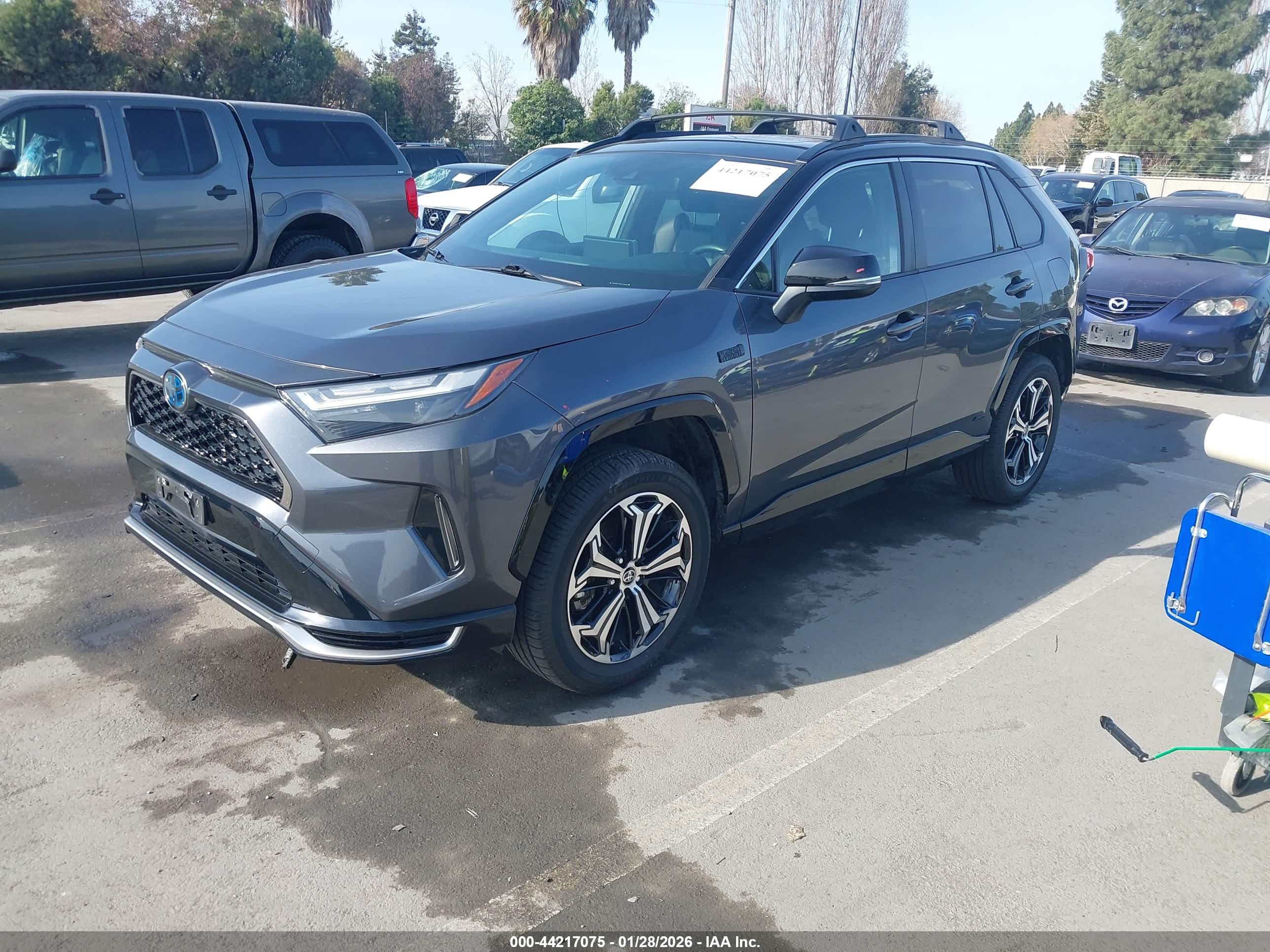 TOYOTA RAV4 image 2