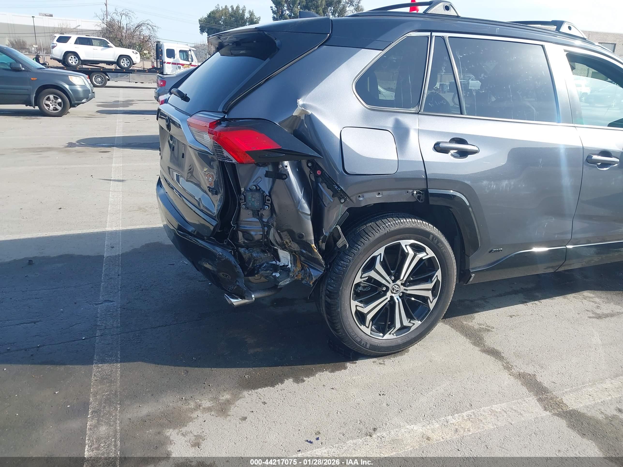 TOYOTA RAV4 image 6