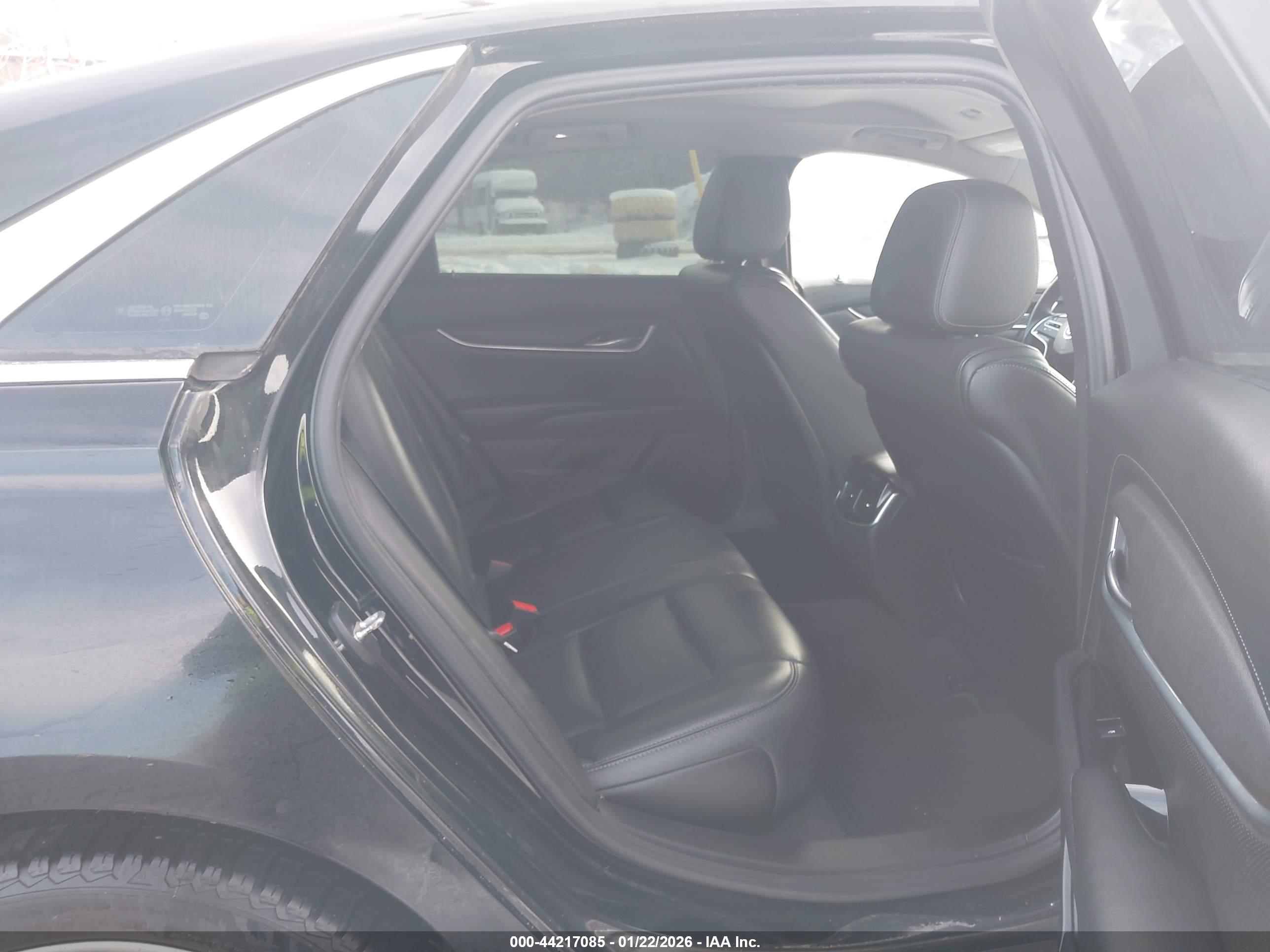 CADILLAC XTS image 8