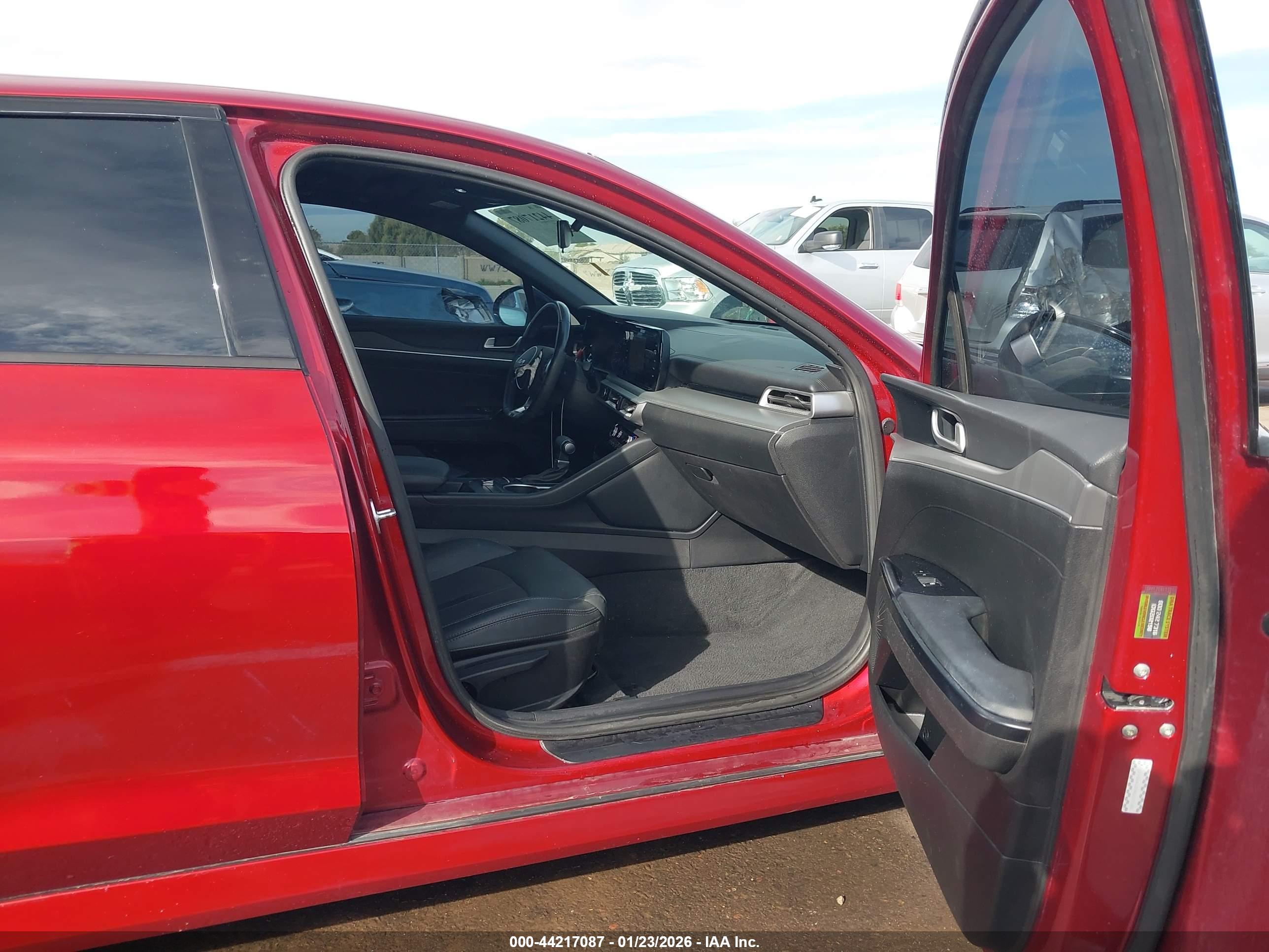 KIA K5 image 5