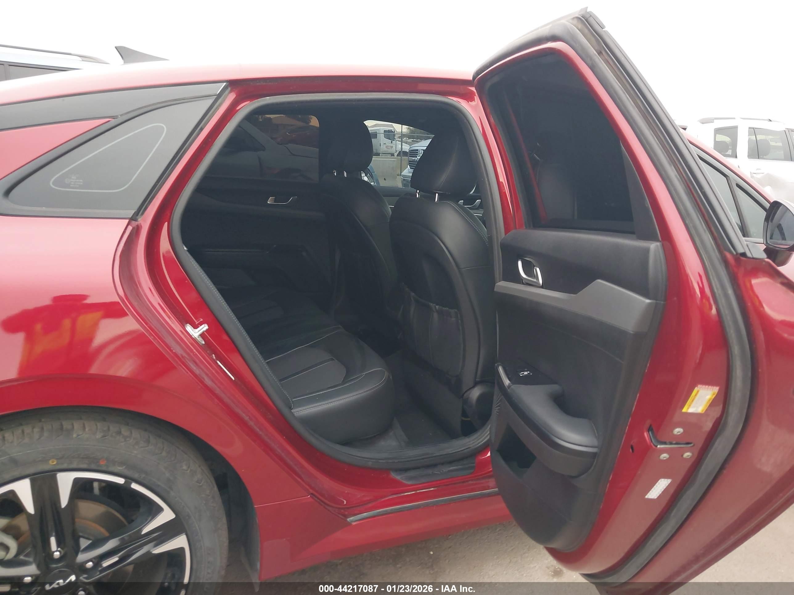 KIA K5 image 8