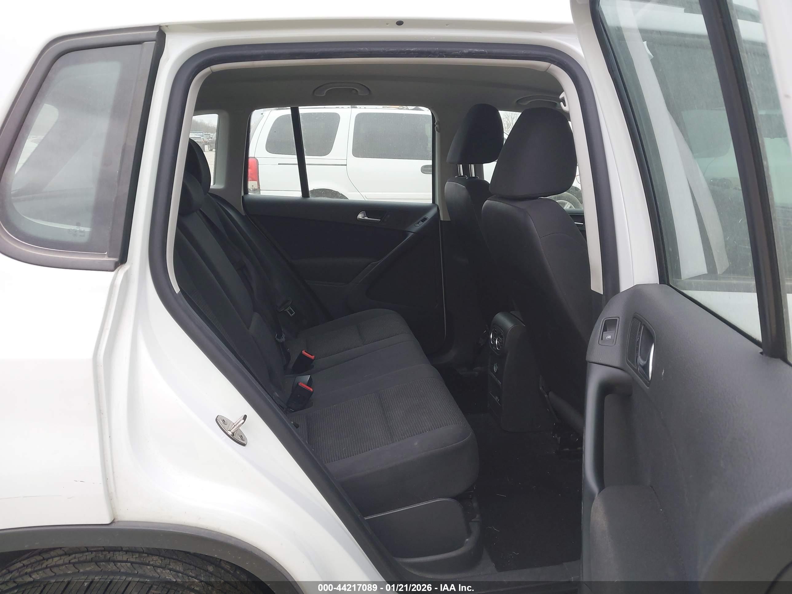 VOLKSWAGEN TIGUAN image 8