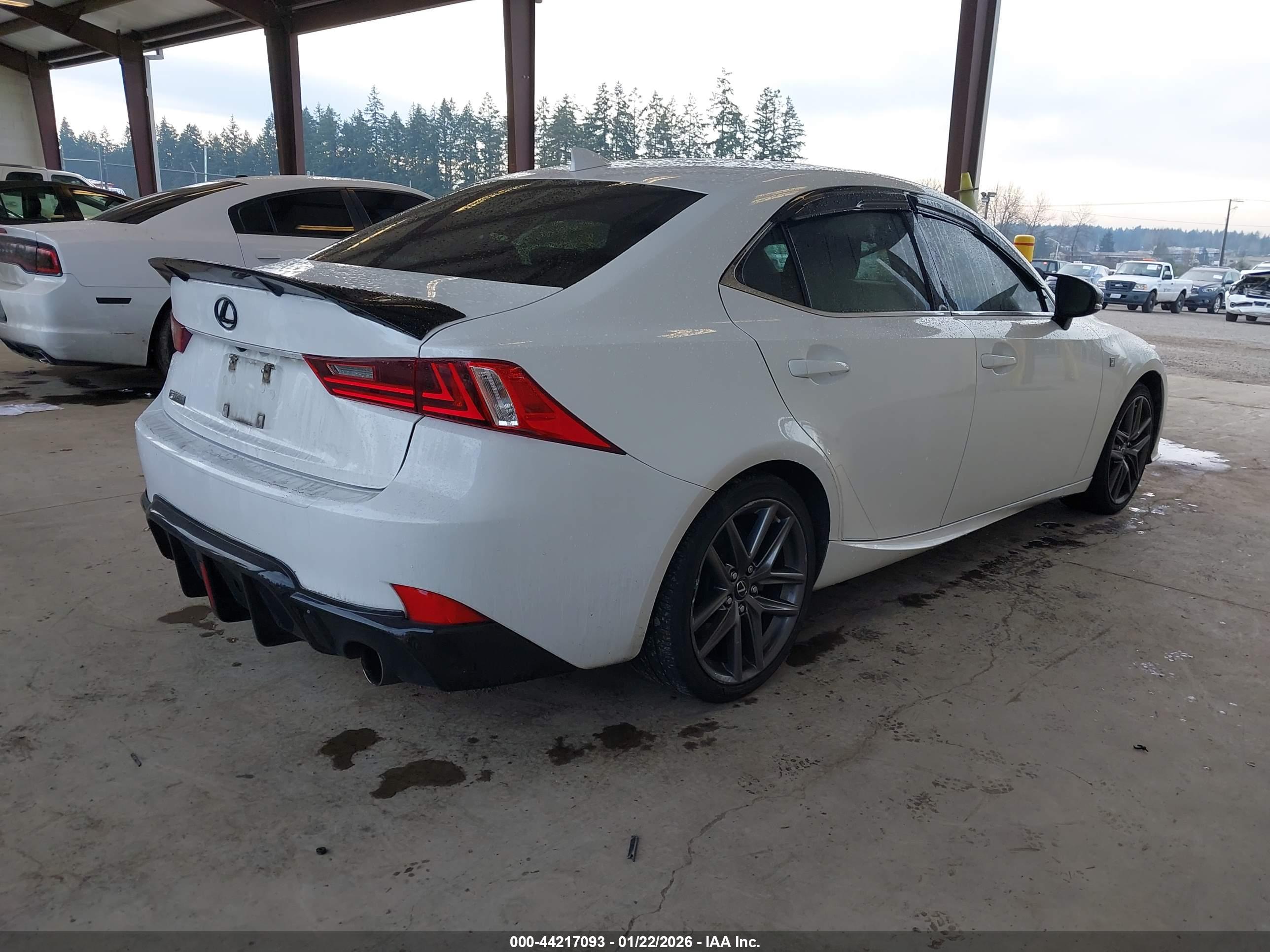 LEXUS IS image 4