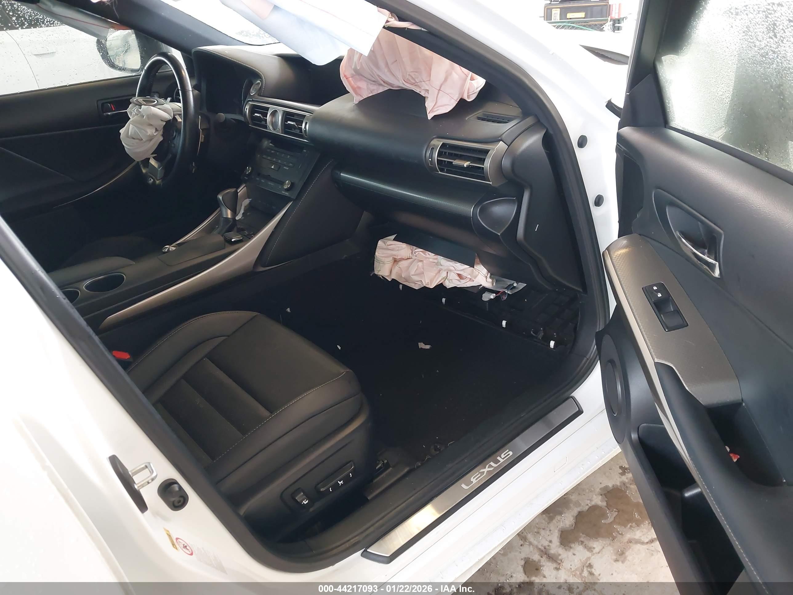 LEXUS IS image 5