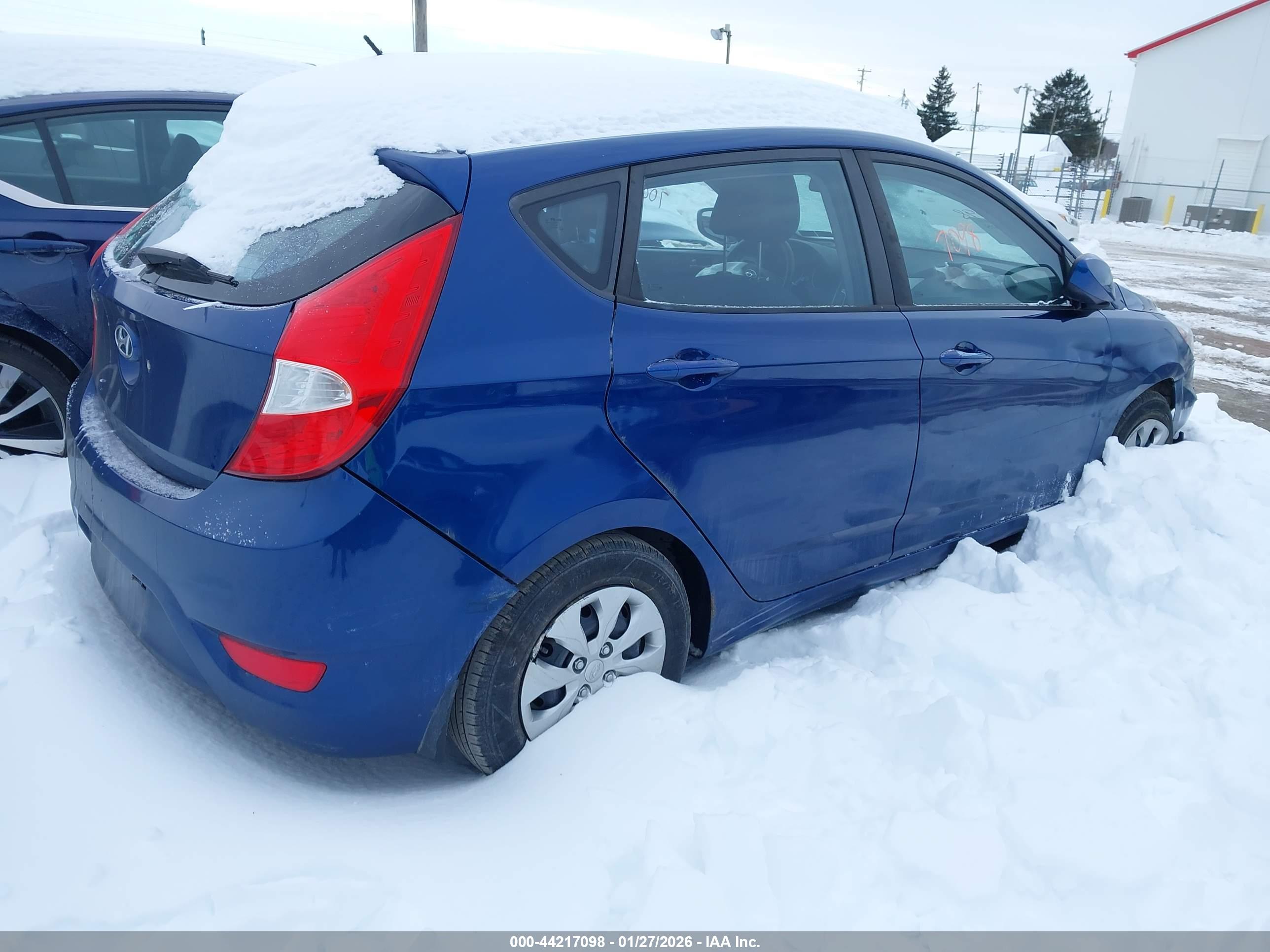 HYUNDAI ACCENT image 4