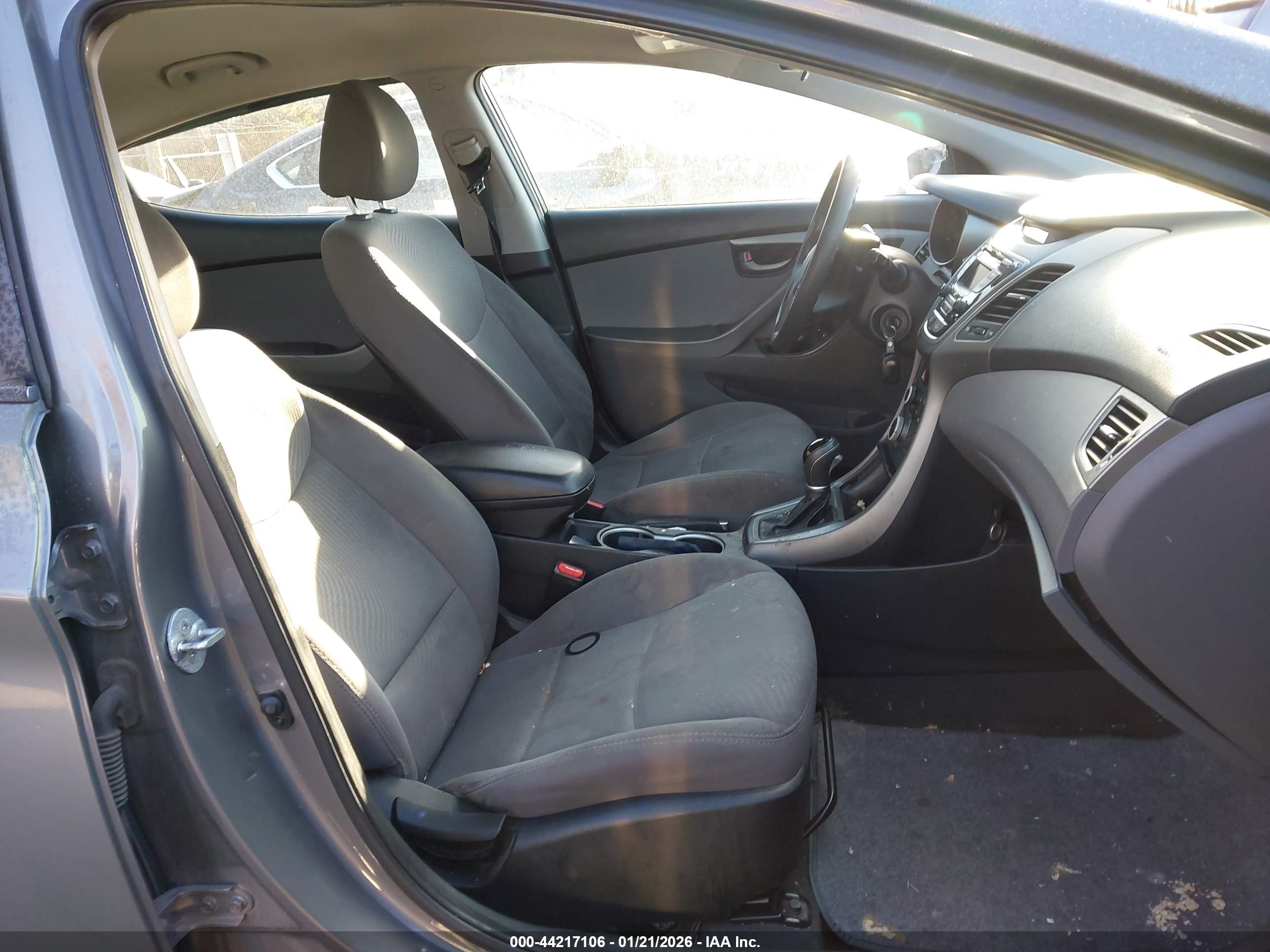 HYUNDAI ELANTRA image 5