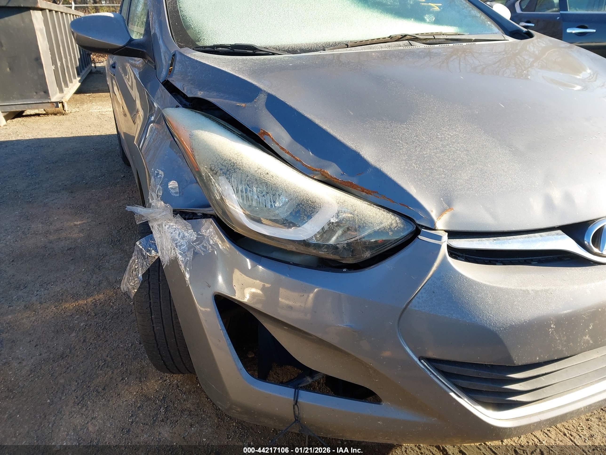 HYUNDAI ELANTRA image 6