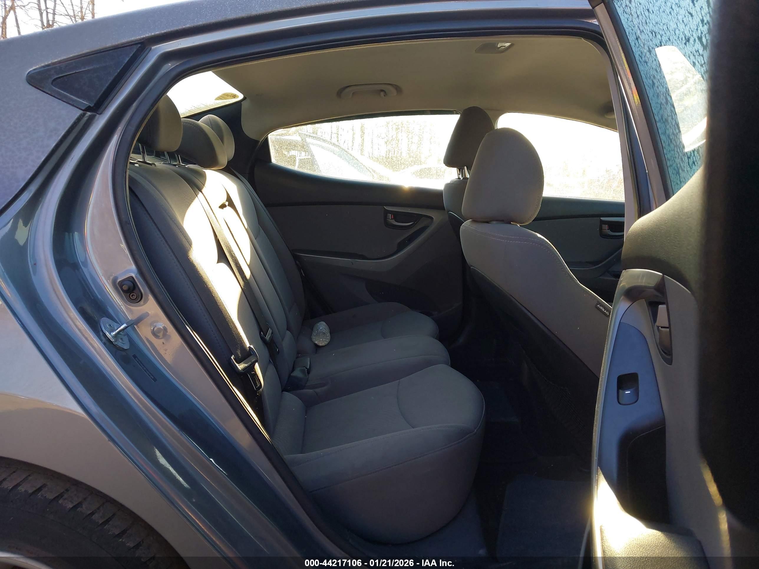 HYUNDAI ELANTRA image 8