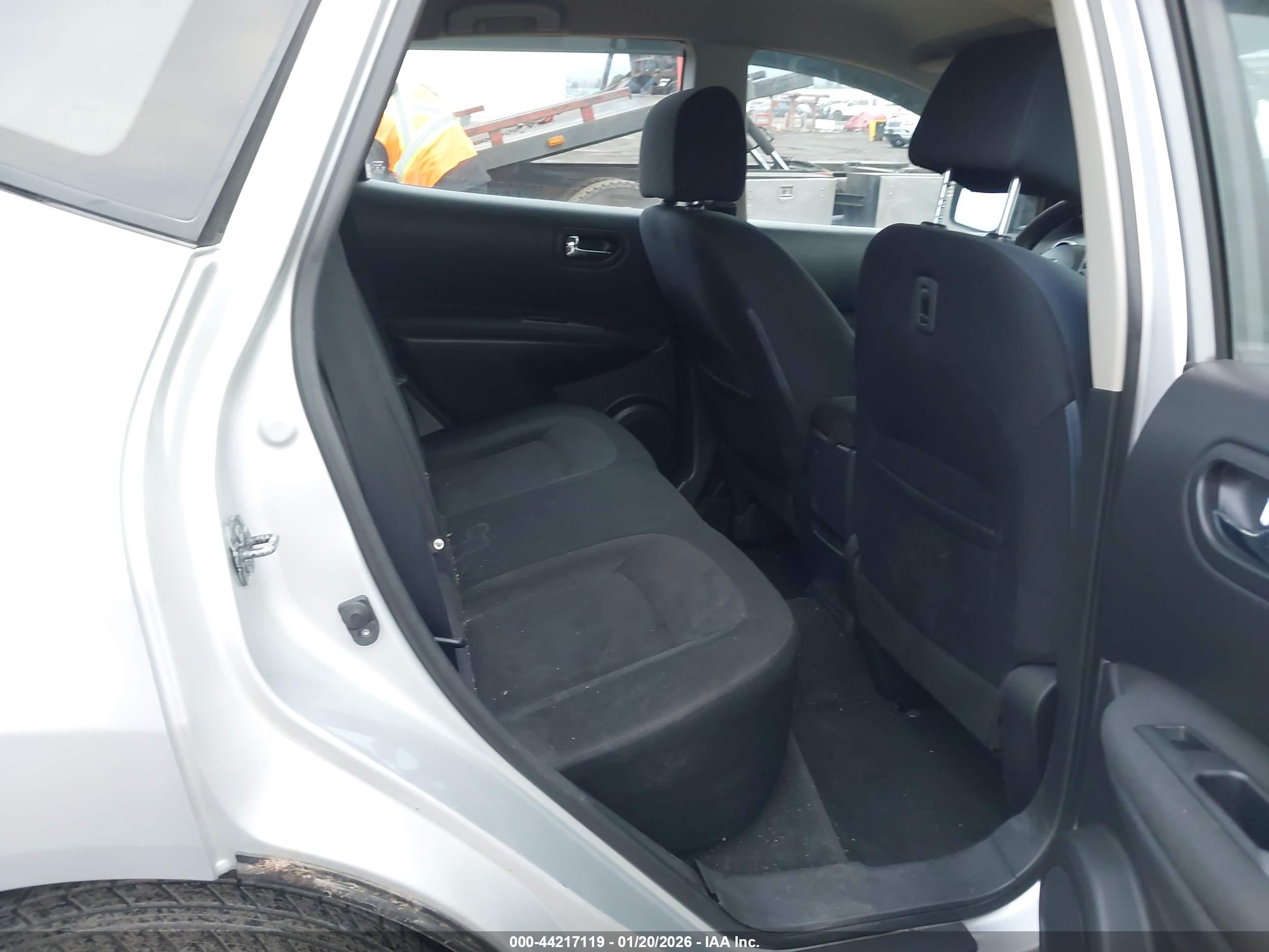 NISSAN ROGUE image 8
