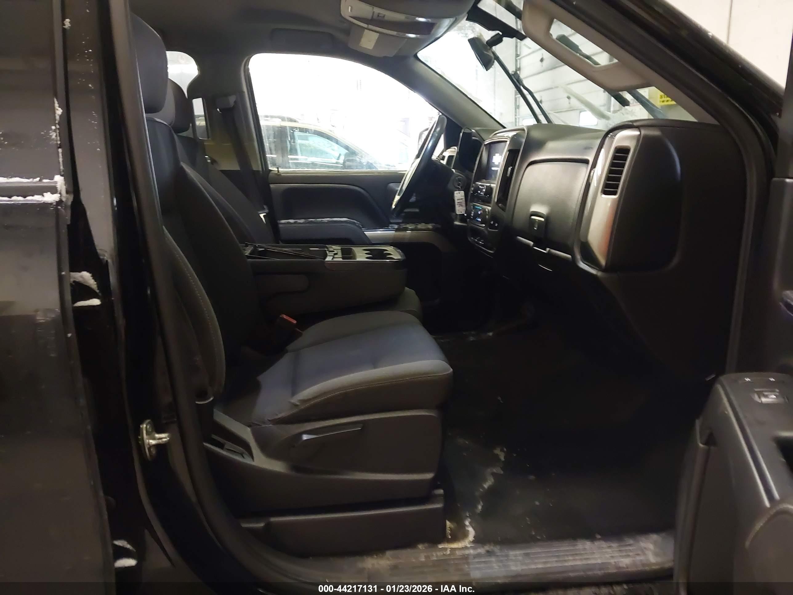 CHEVROLET SILVERADO image 5