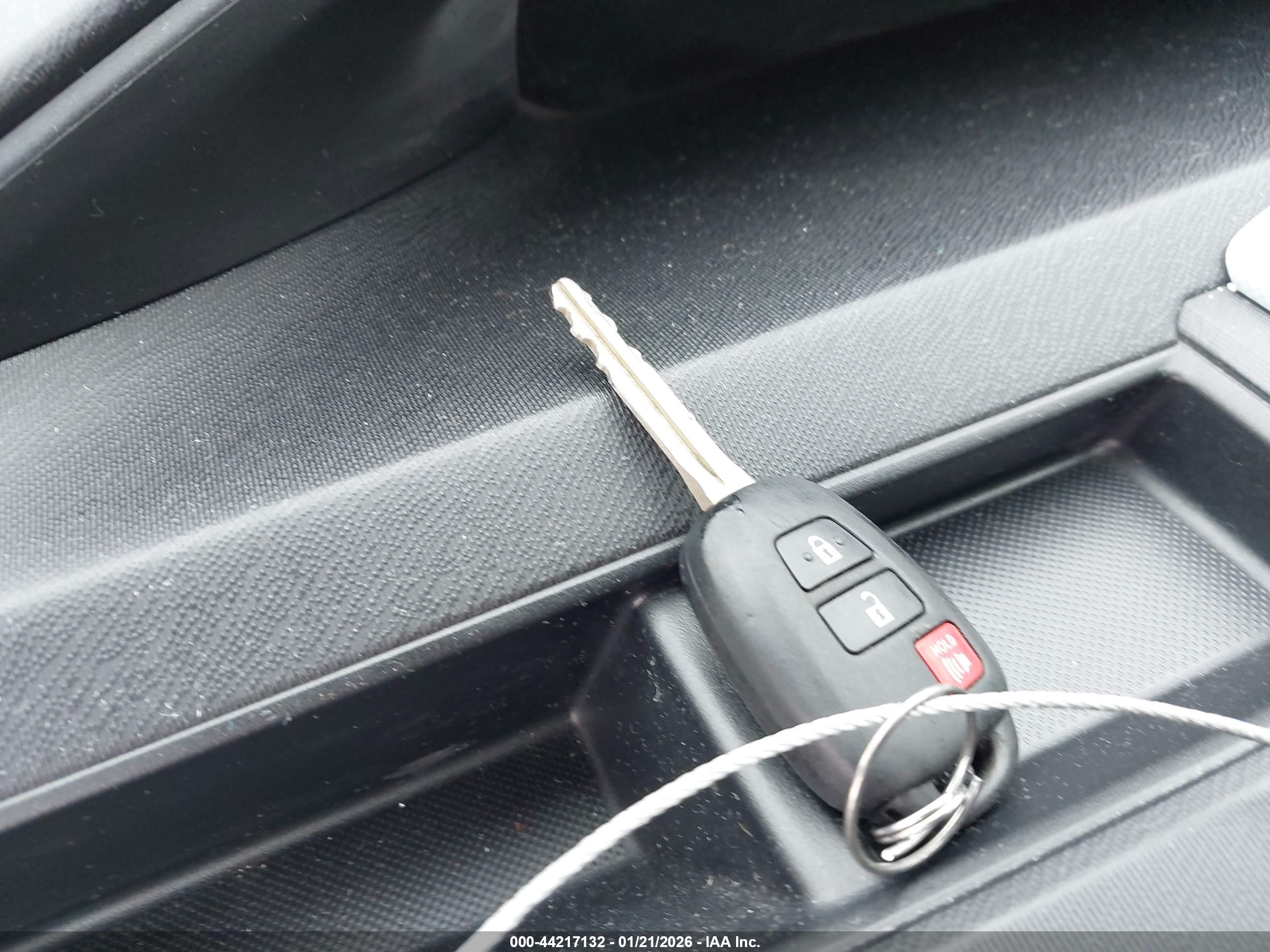 TOYOTA PRIUS image 11