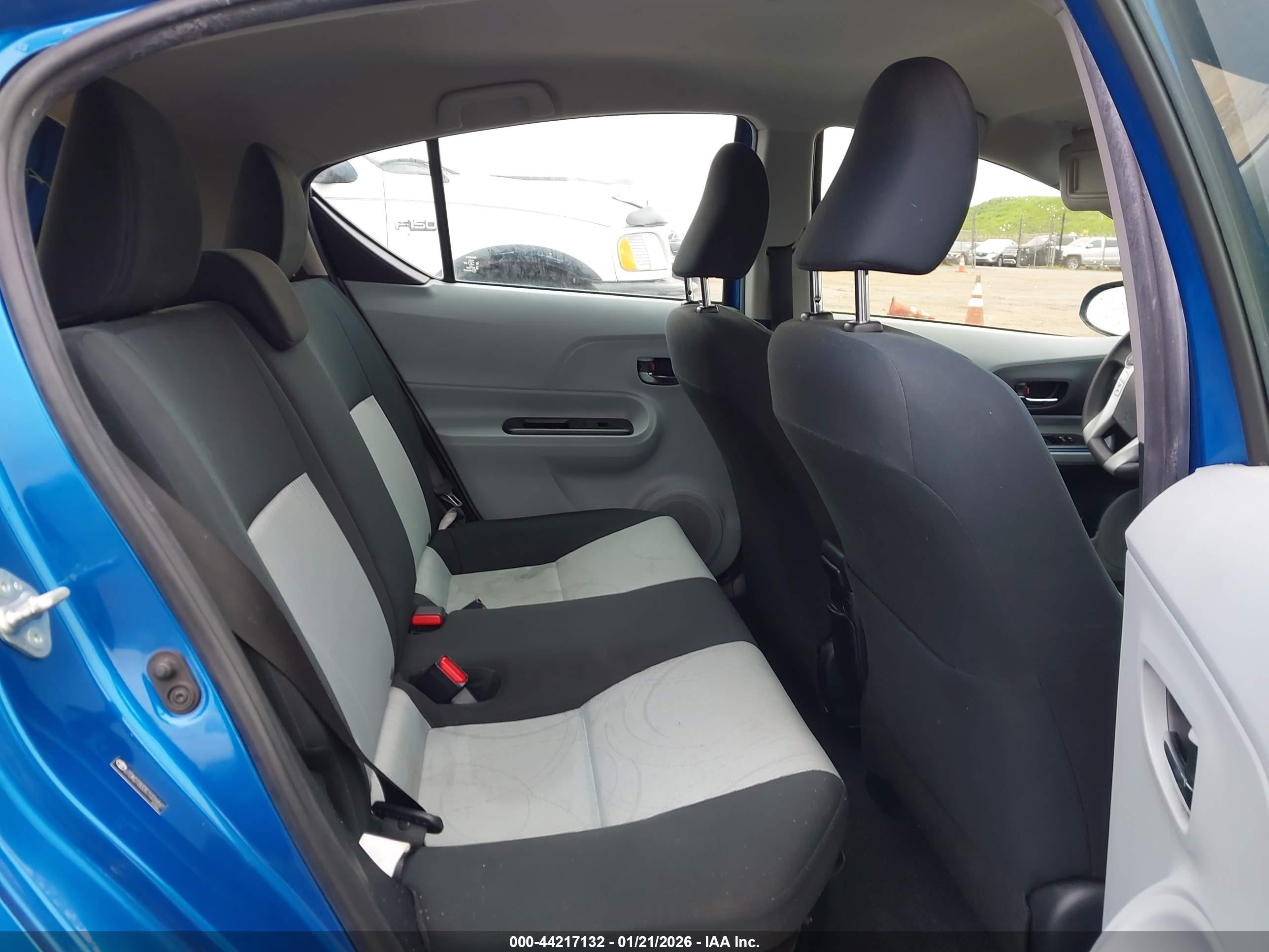 TOYOTA PRIUS image 8