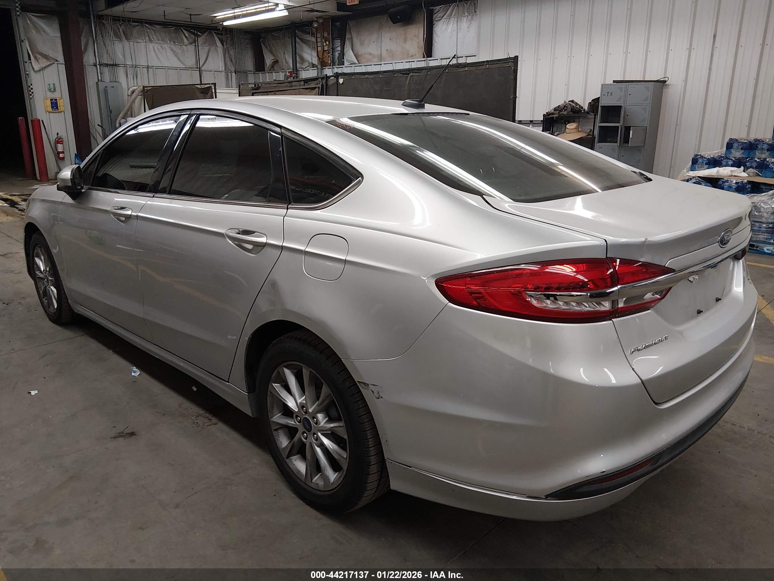 FORD FUSION image 3