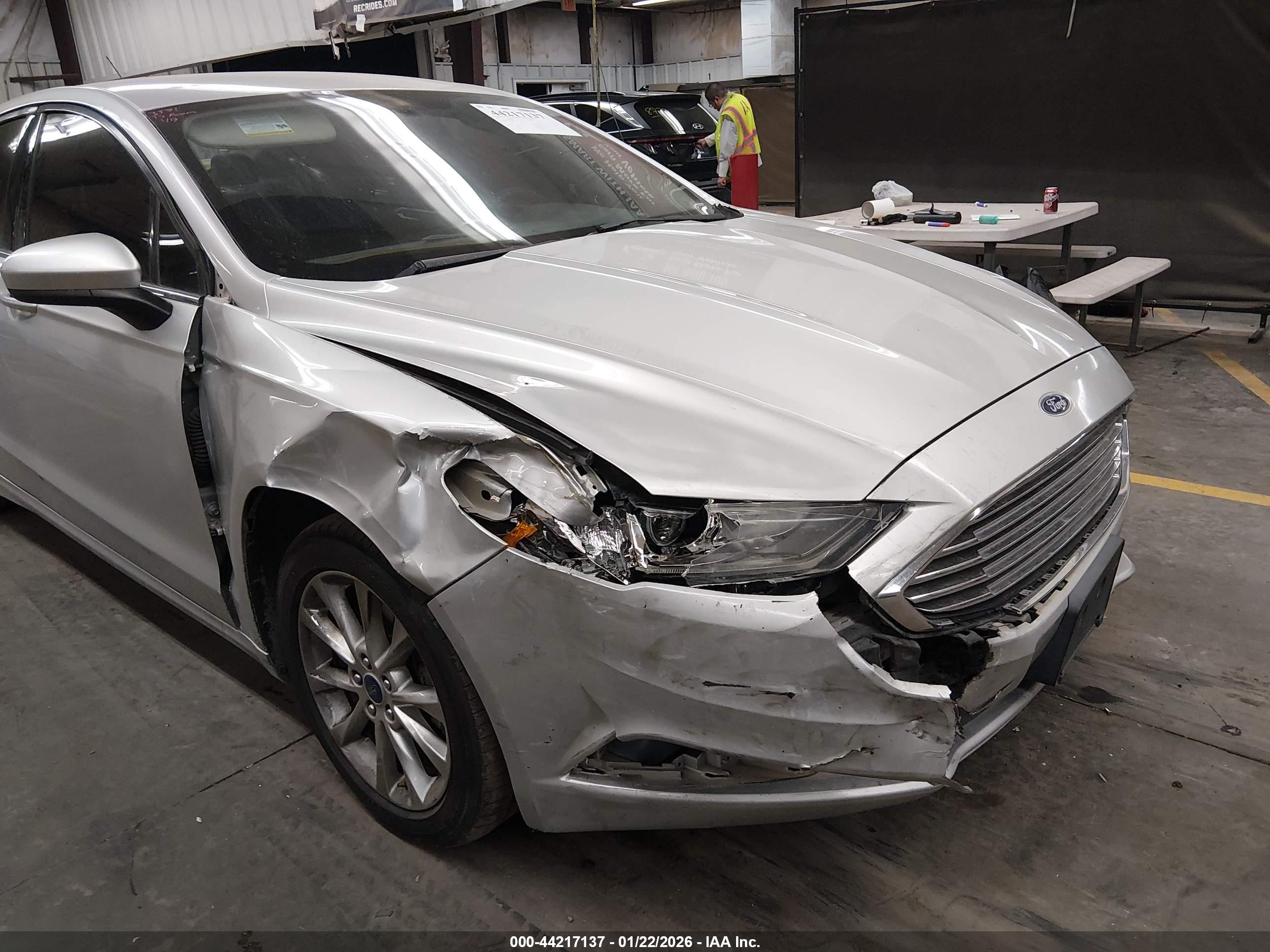 FORD FUSION image 6
