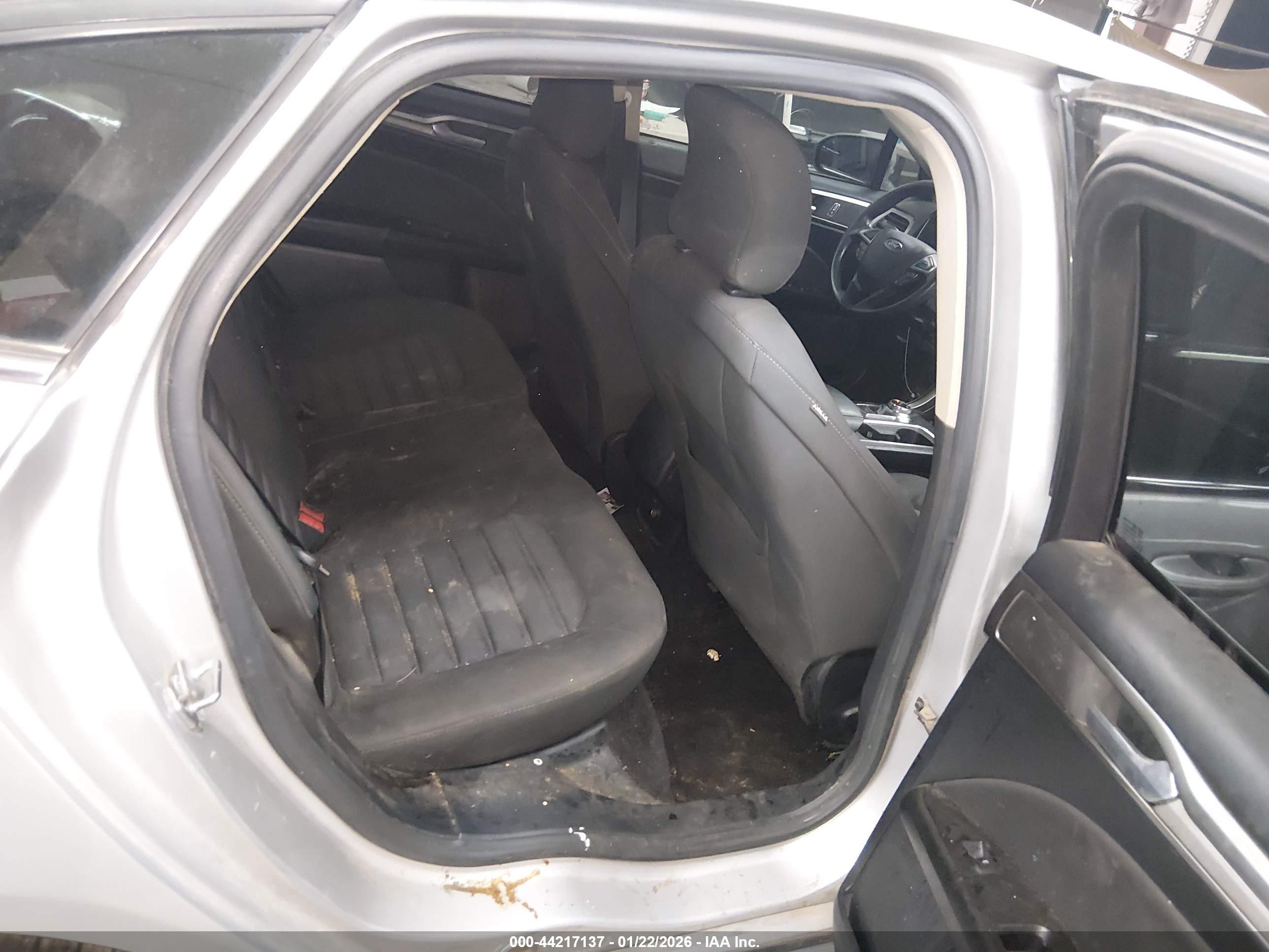 FORD FUSION image 8