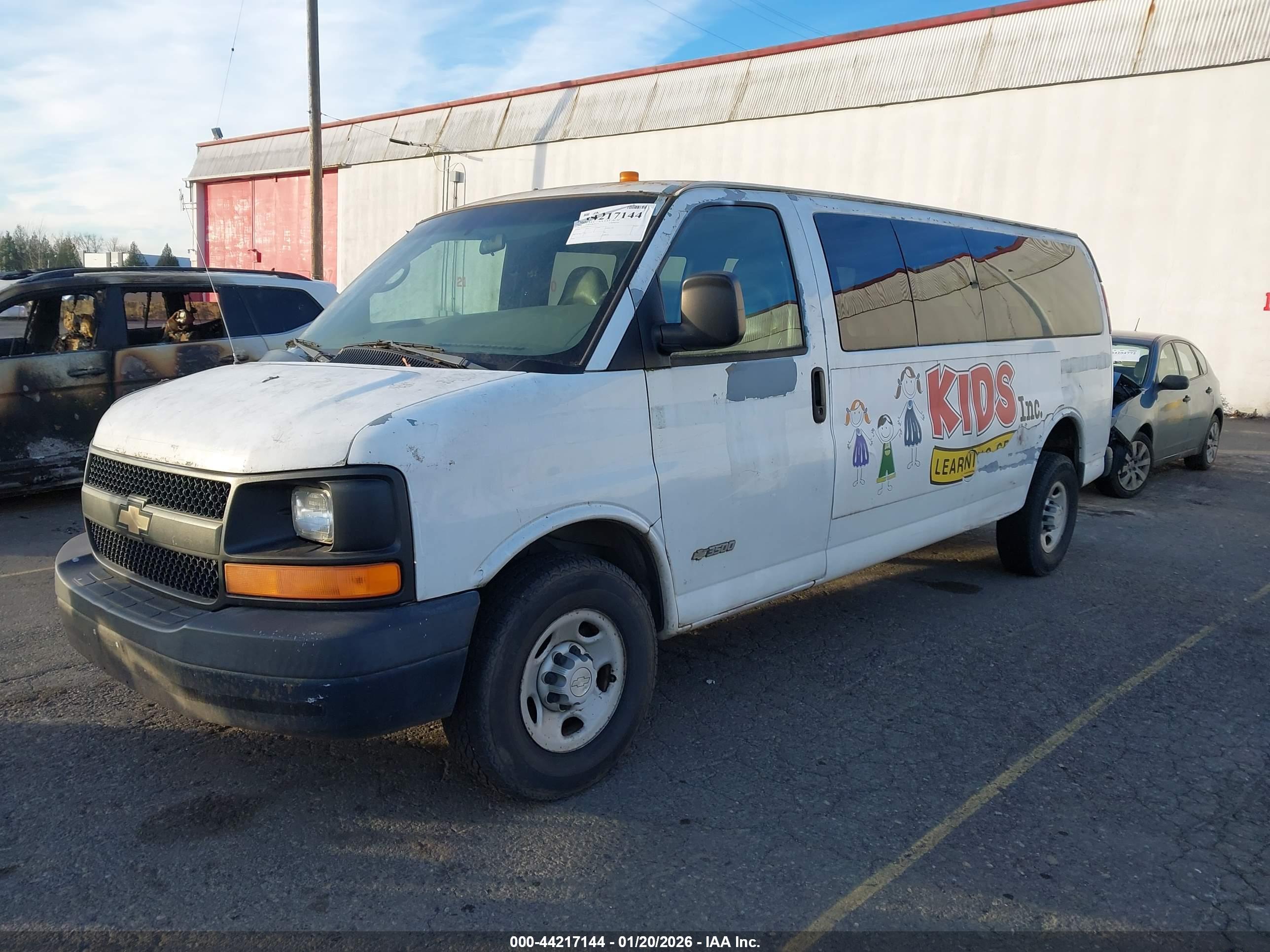 CHEVROLET EXPRESS image 2