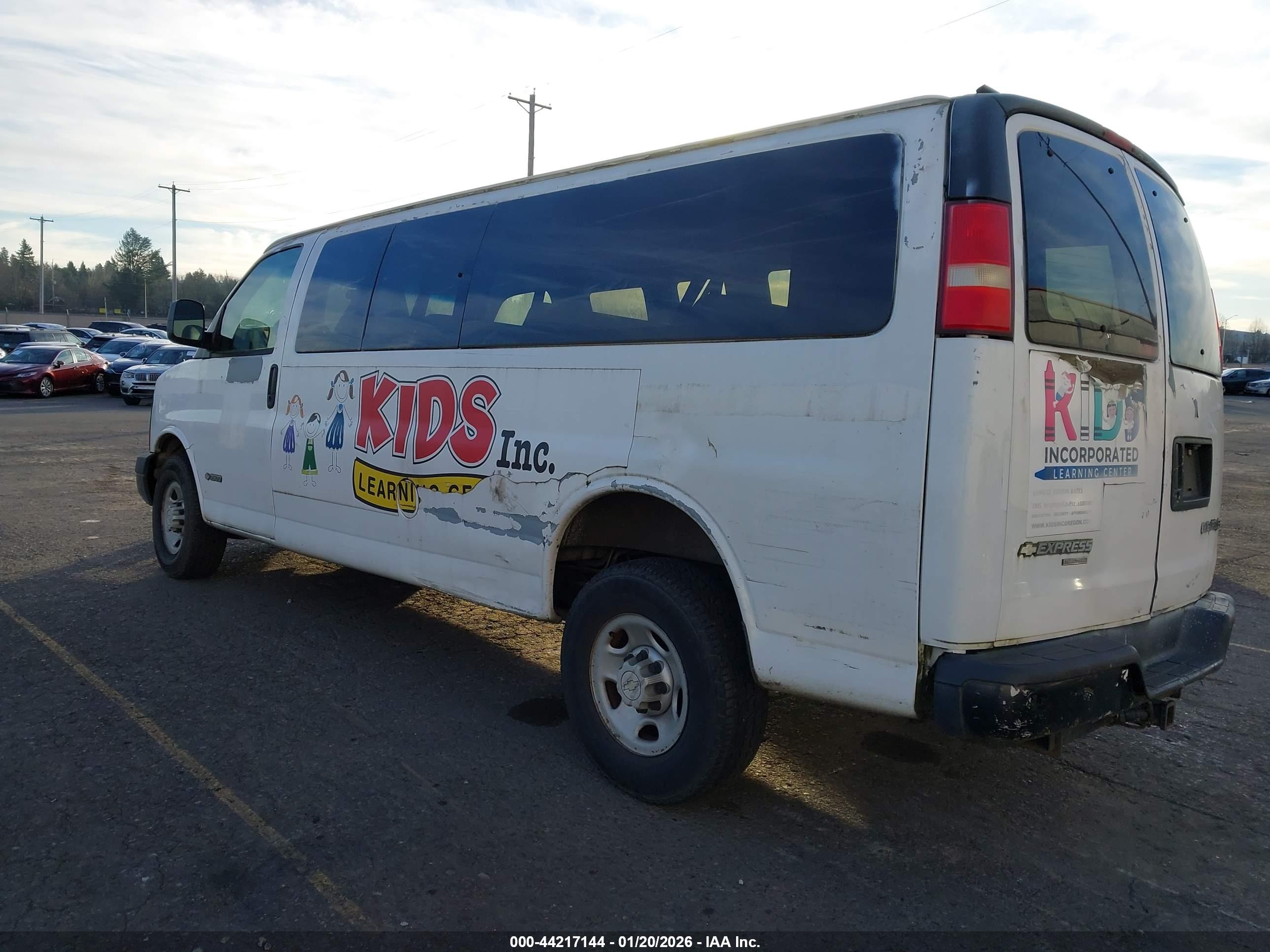 CHEVROLET EXPRESS image 3