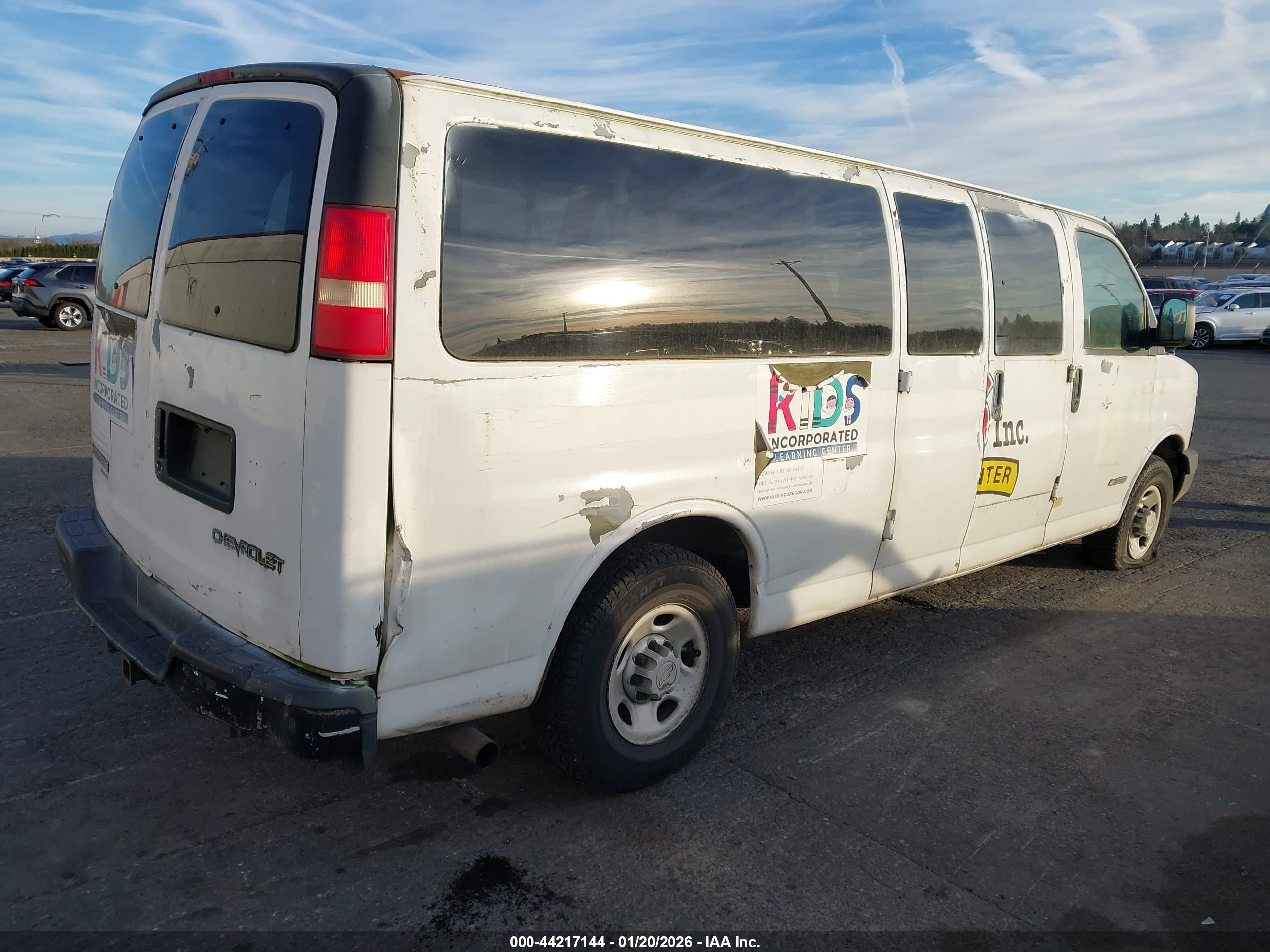 CHEVROLET EXPRESS image 4