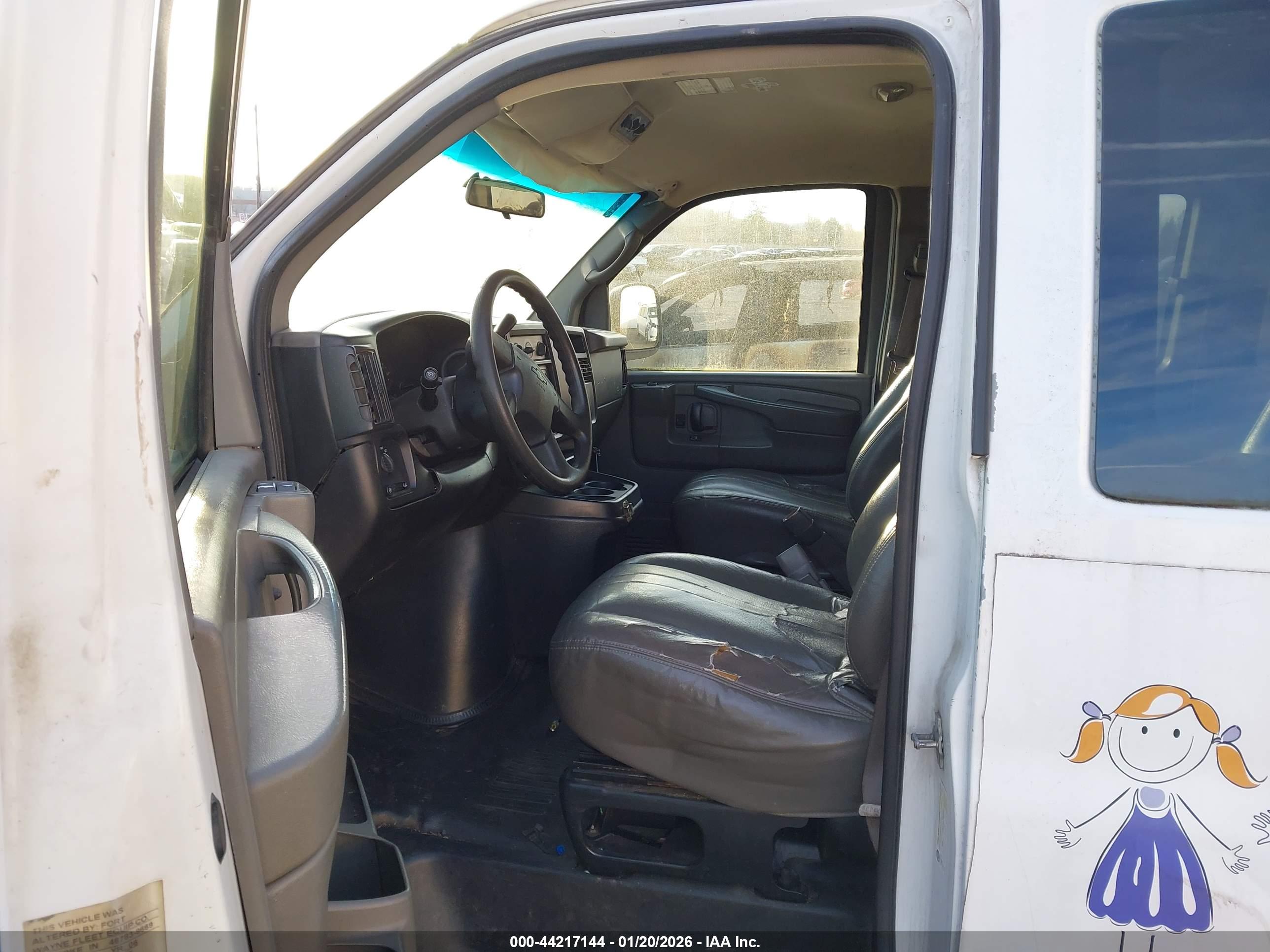 CHEVROLET EXPRESS image 5