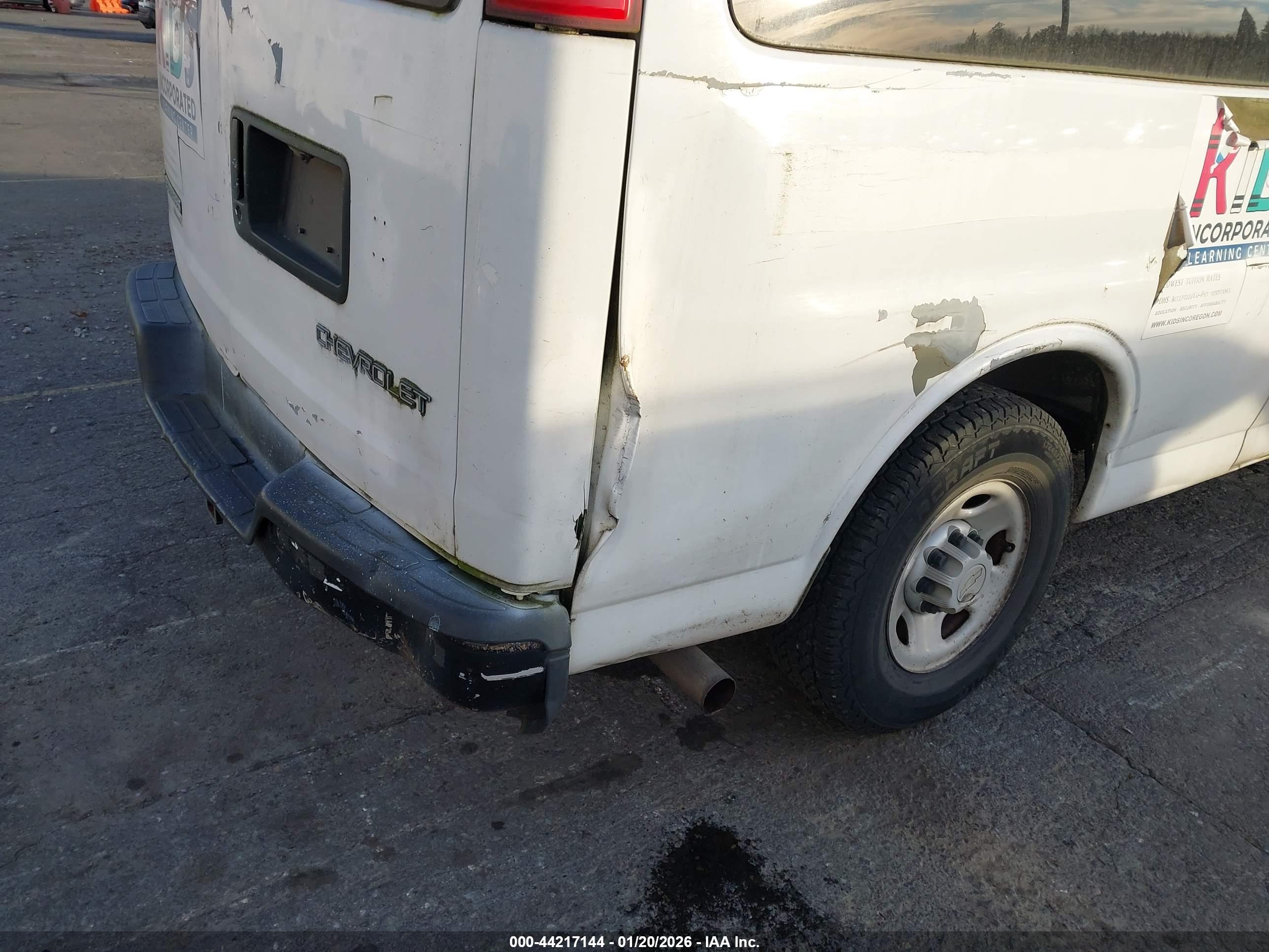 CHEVROLET EXPRESS image 6