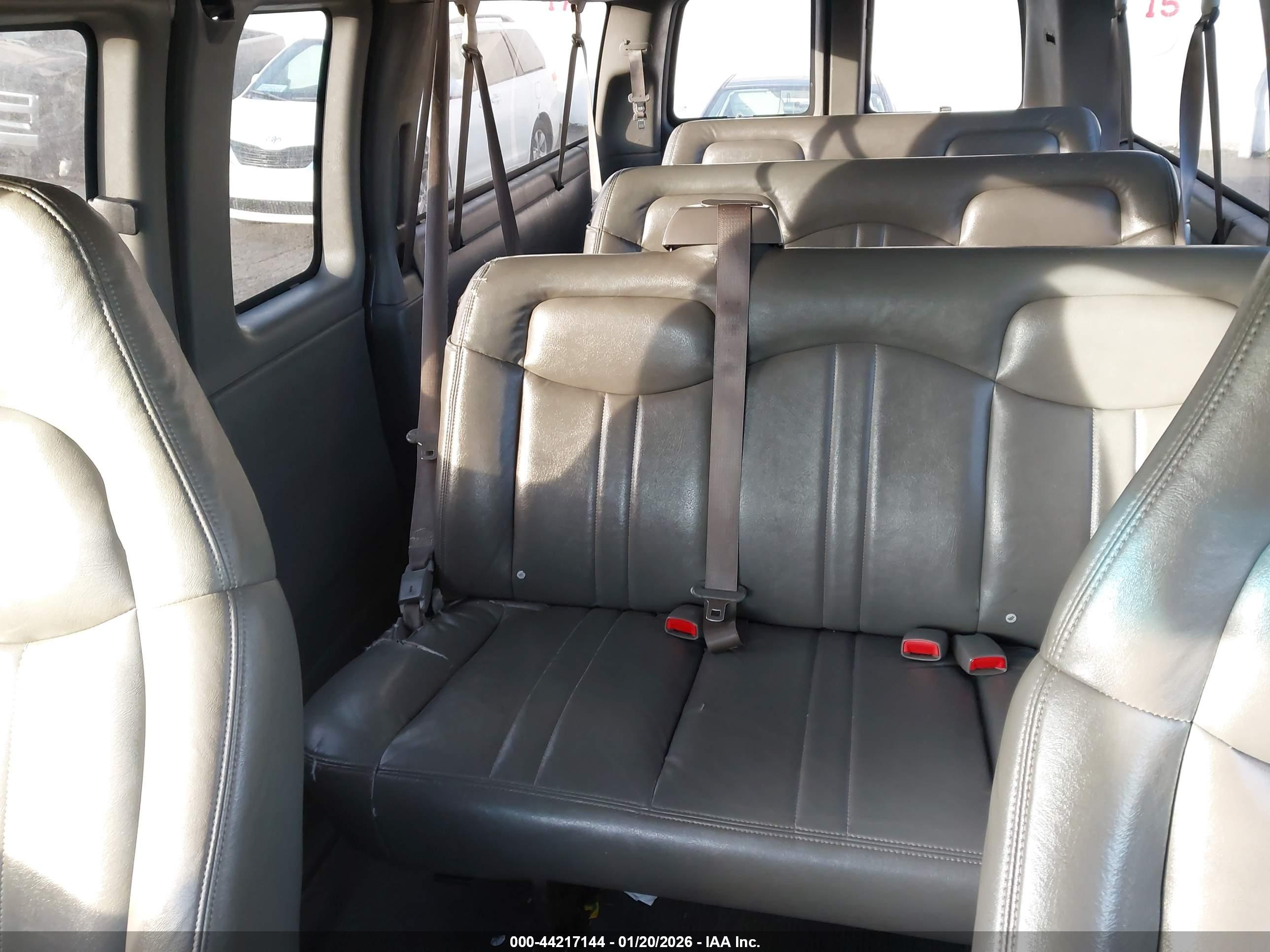 CHEVROLET EXPRESS image 8