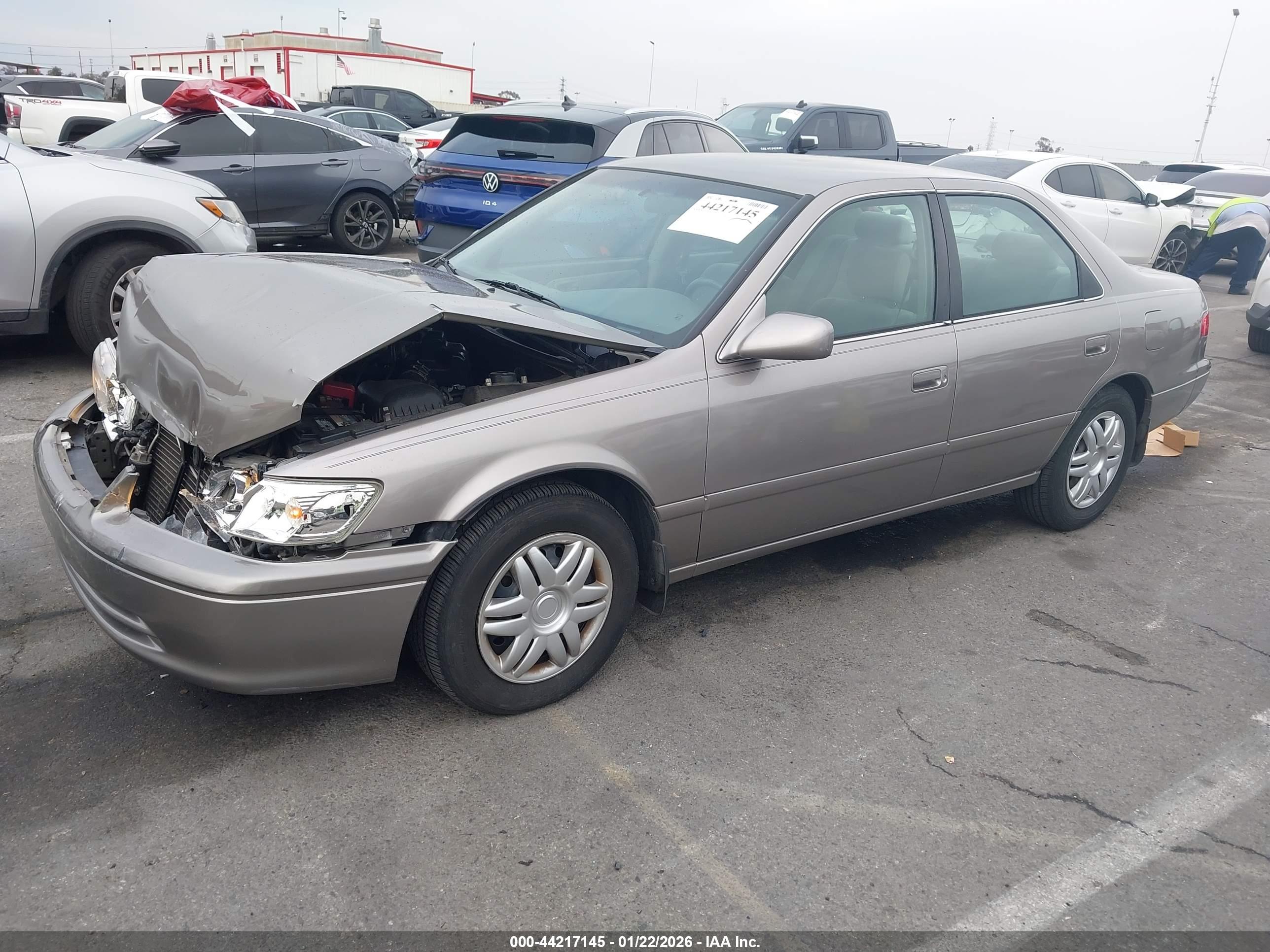 TOYOTA CAMRY image 2