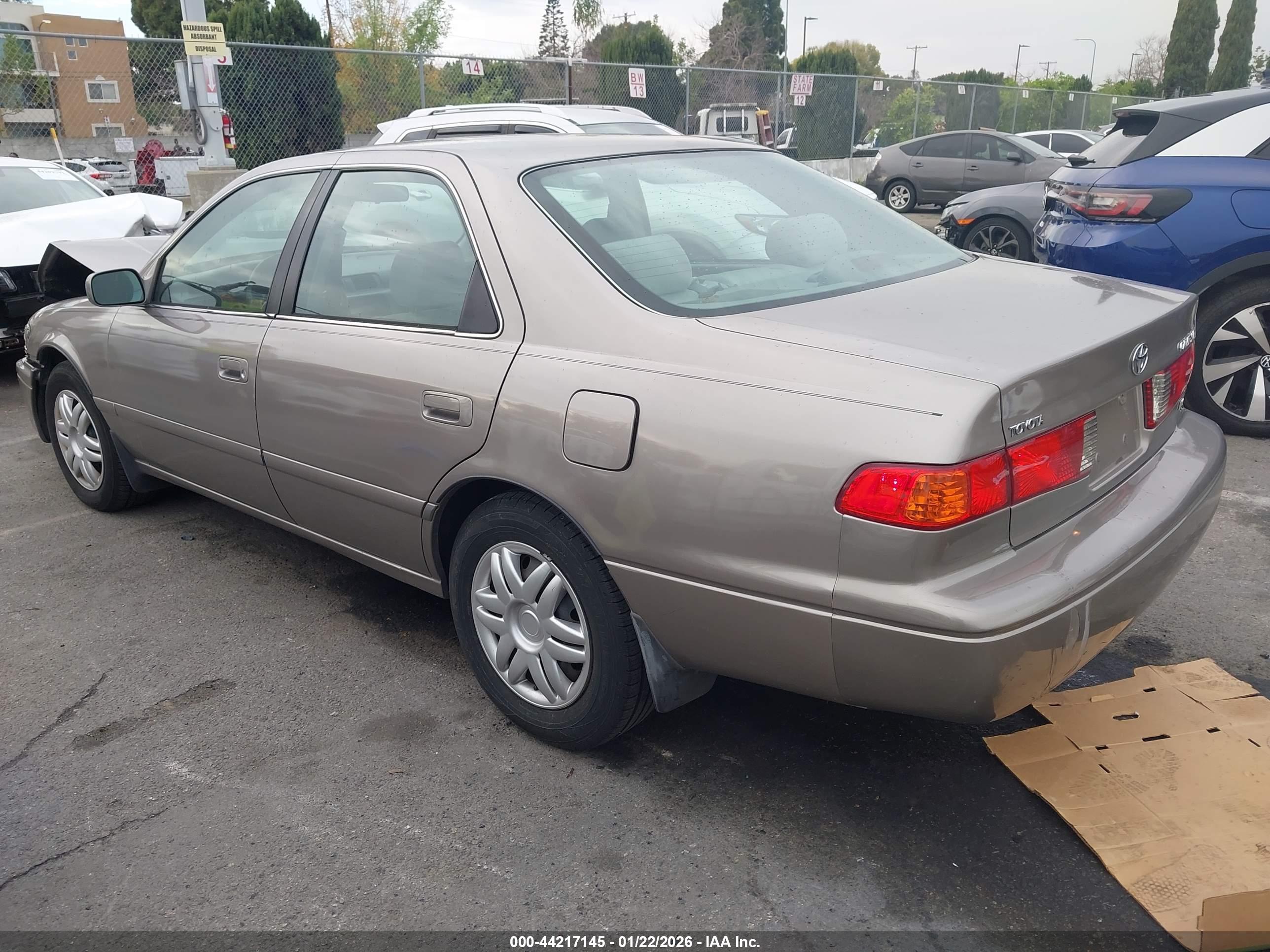 TOYOTA CAMRY image 3