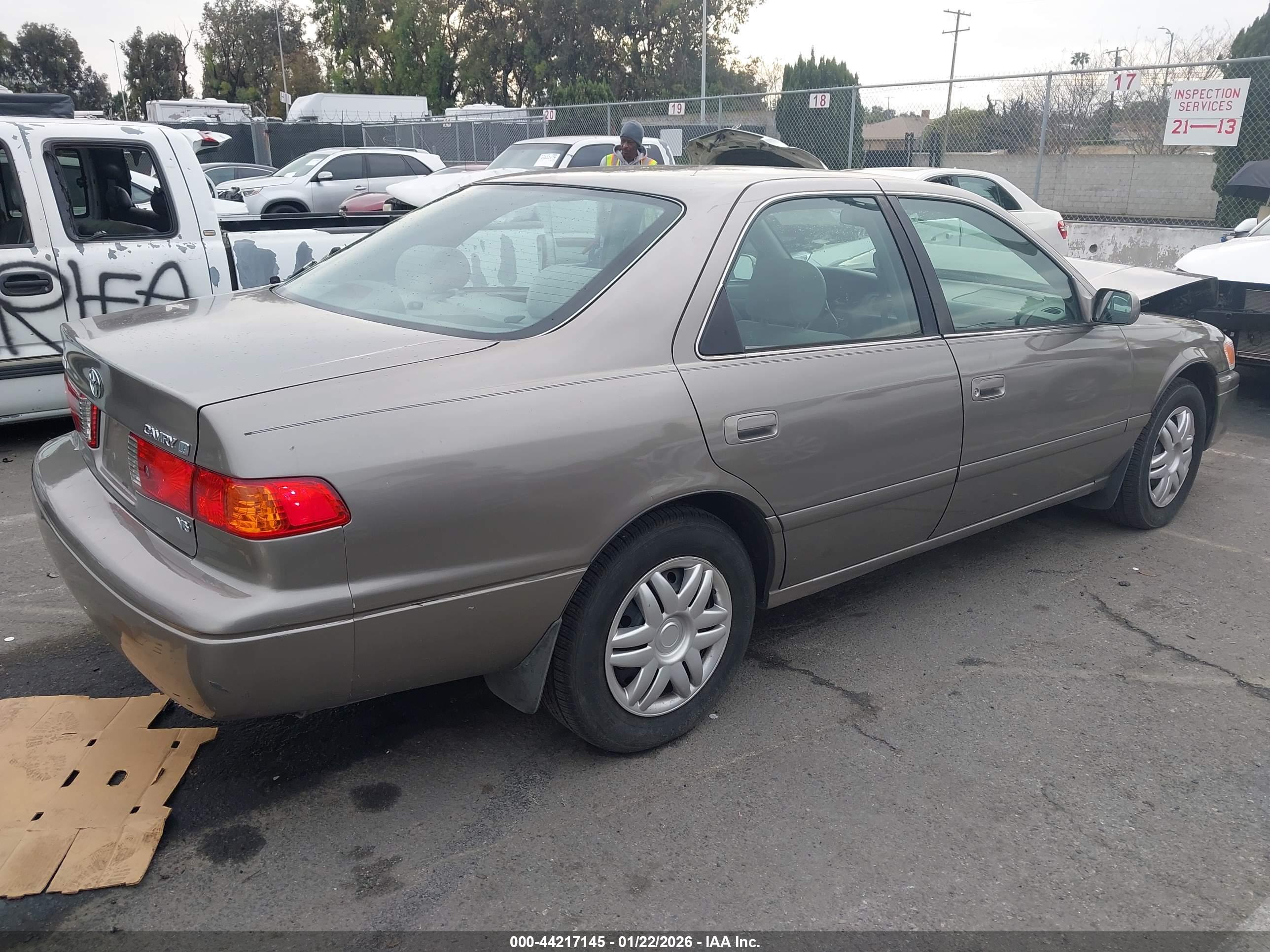 TOYOTA CAMRY image 4