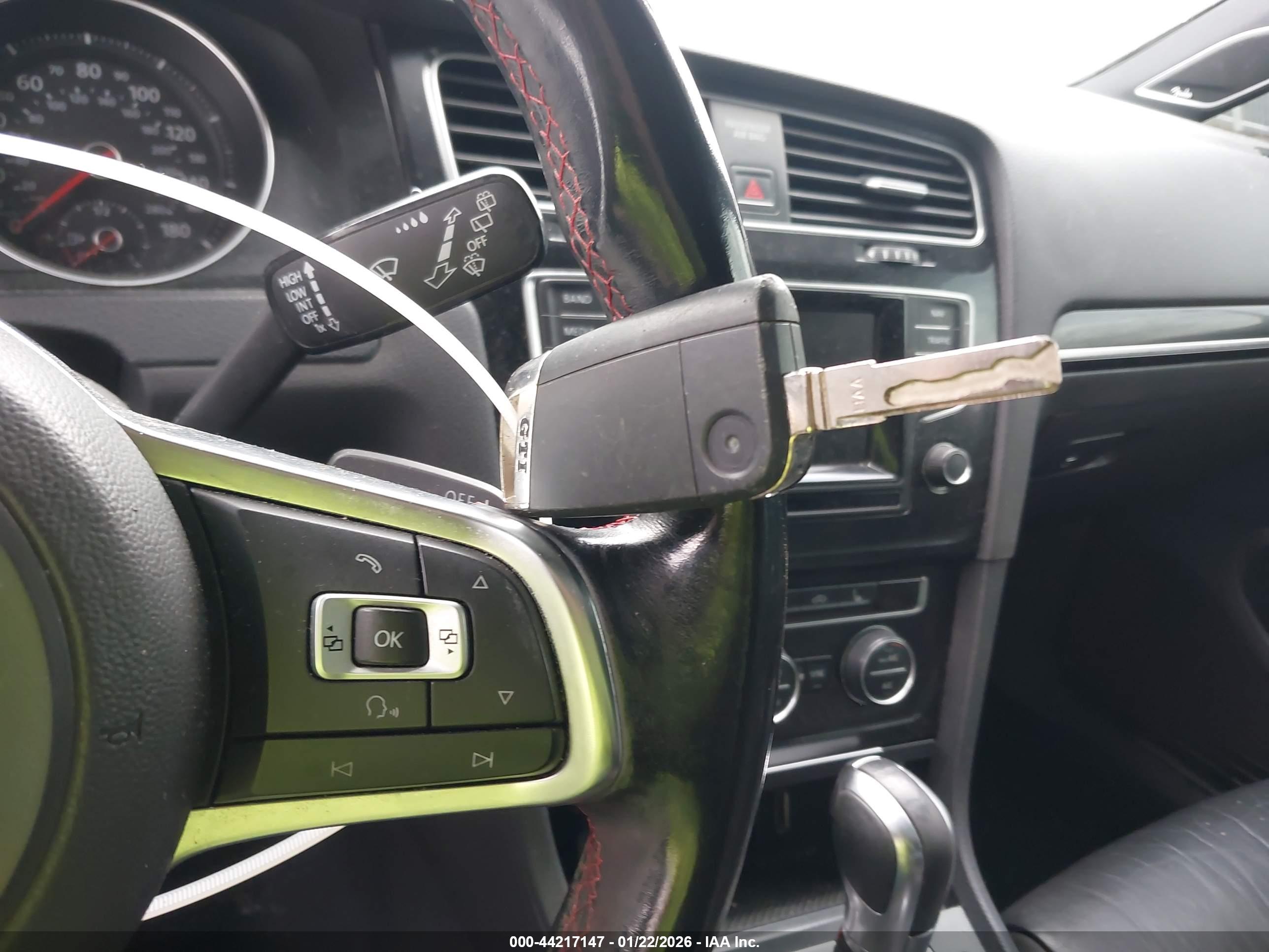 VOLKSWAGEN GOLF image 11