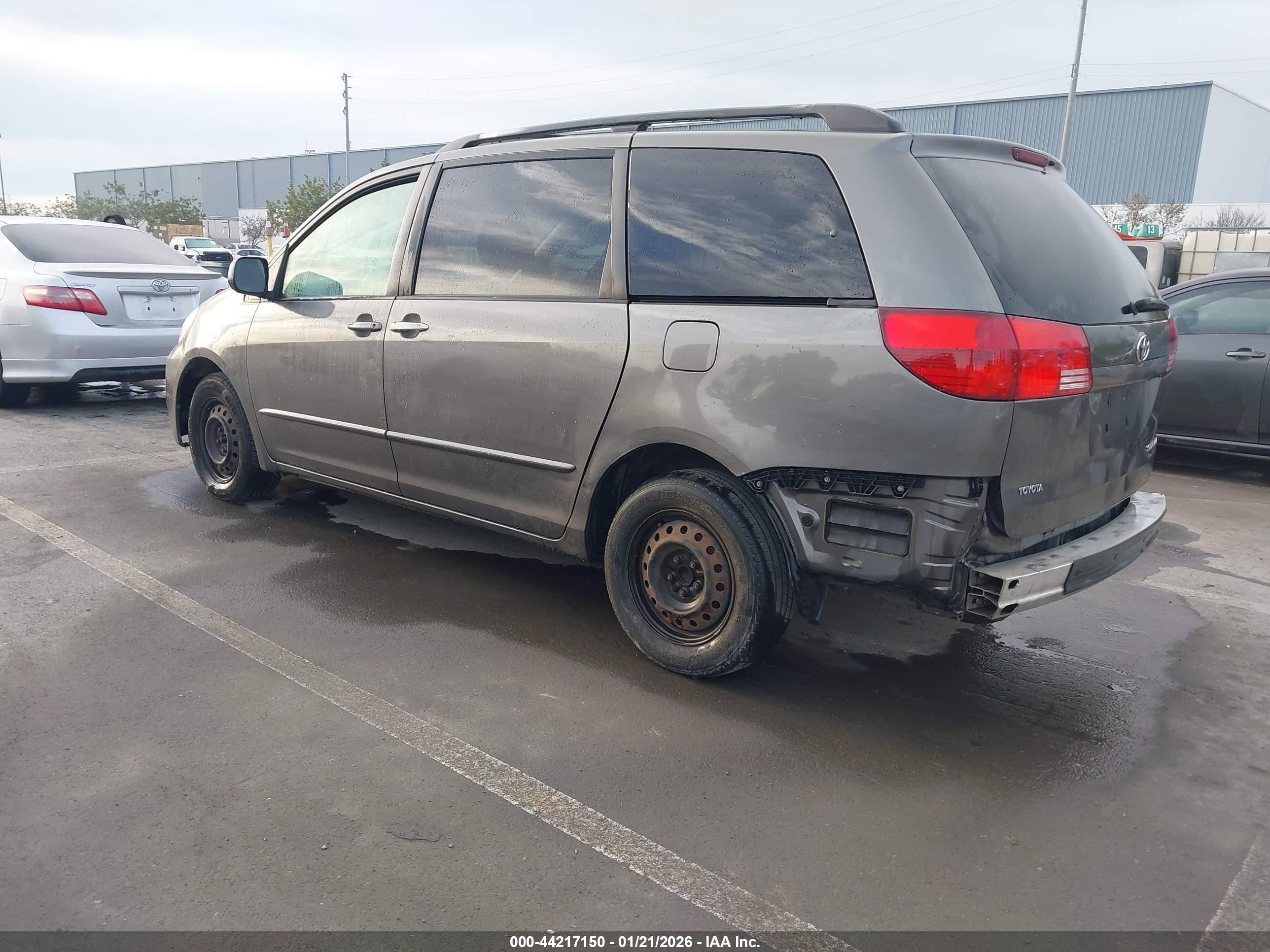 TOYOTA SIENNA image 3