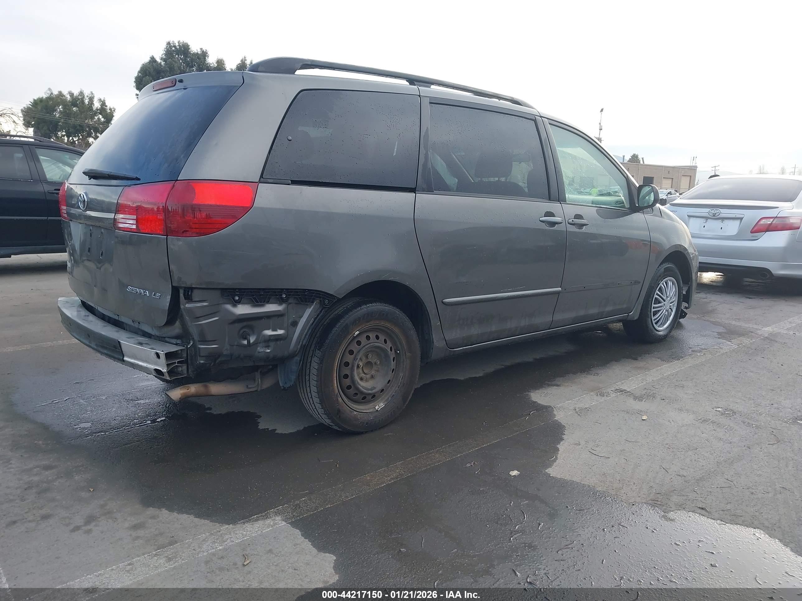 TOYOTA SIENNA image 4