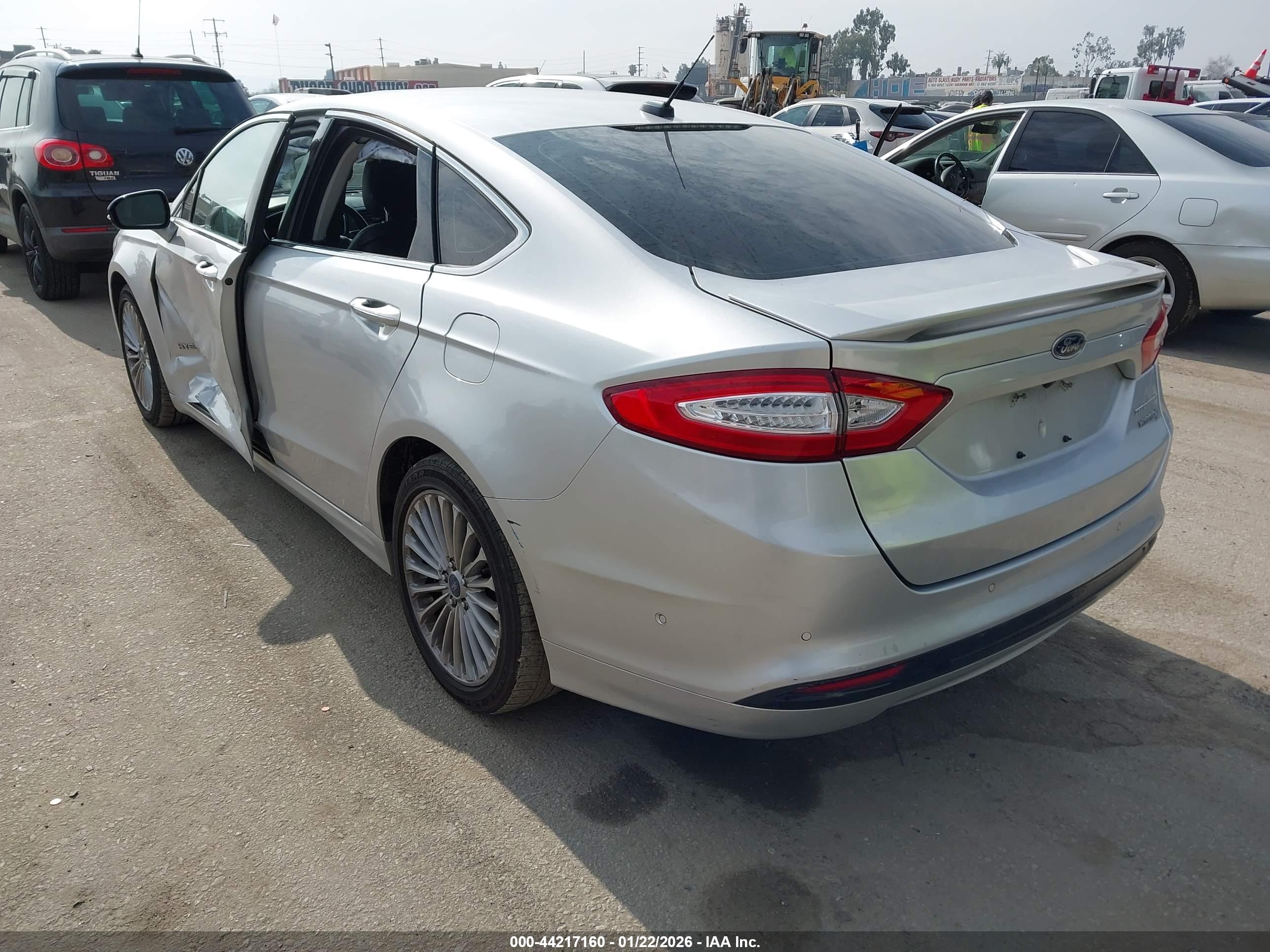 FORD FUSION image 3
