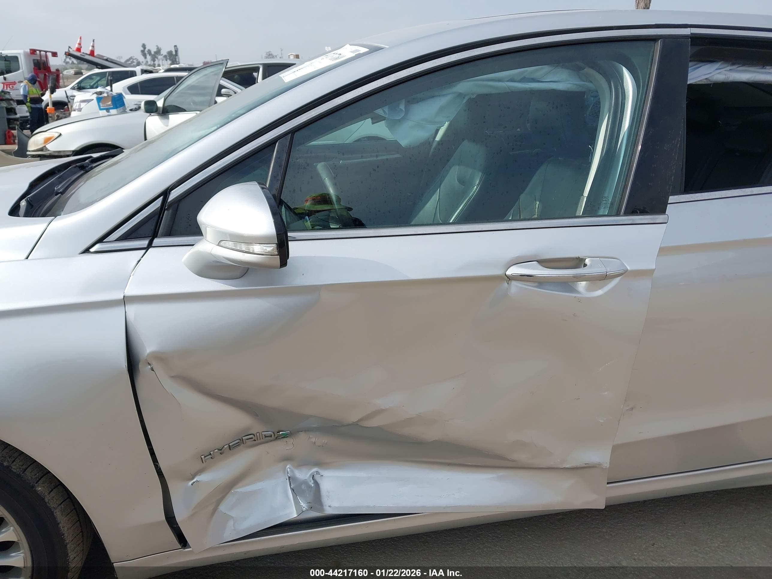 FORD FUSION image 6