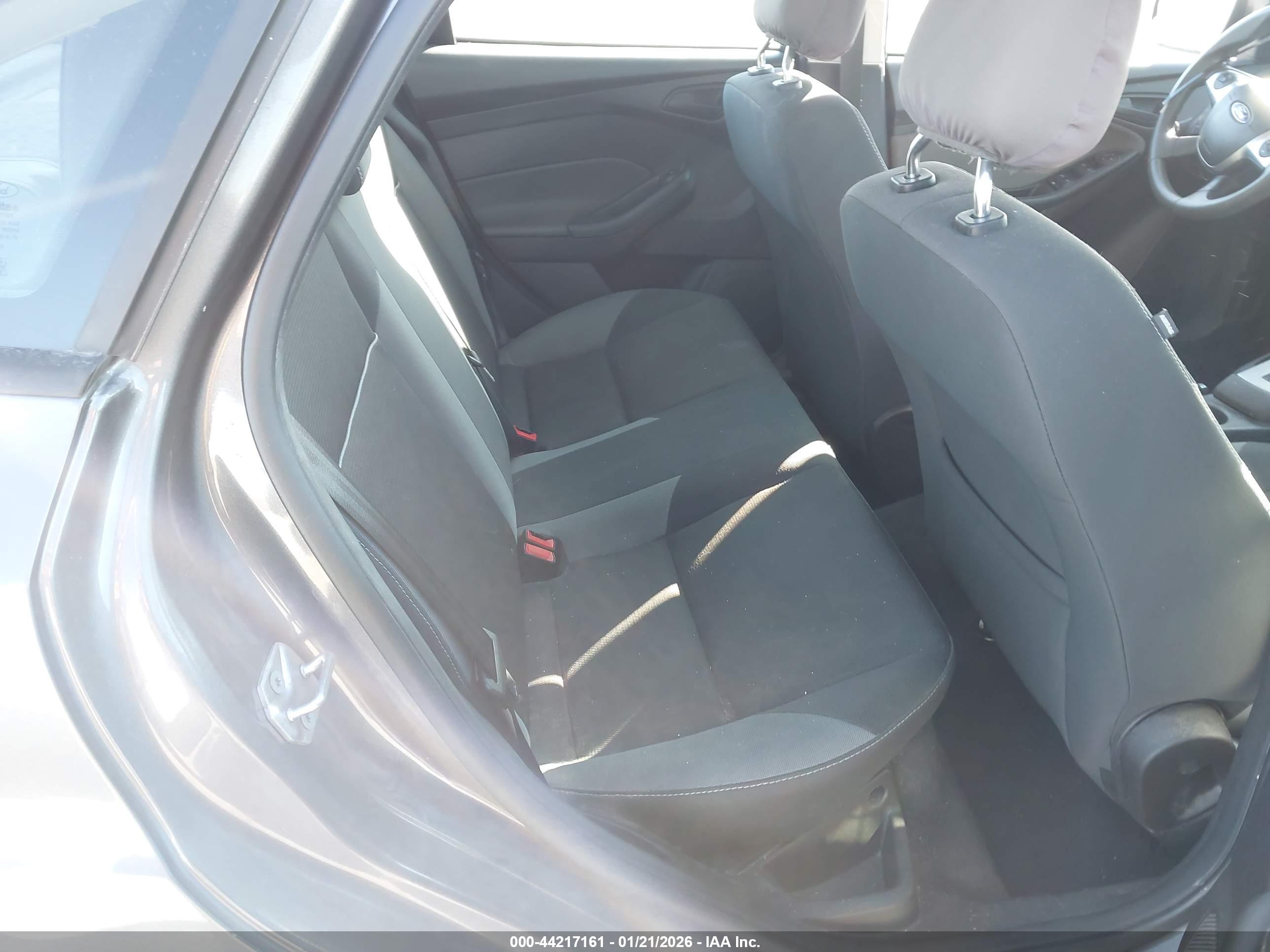 FORD FOCUS image 8
