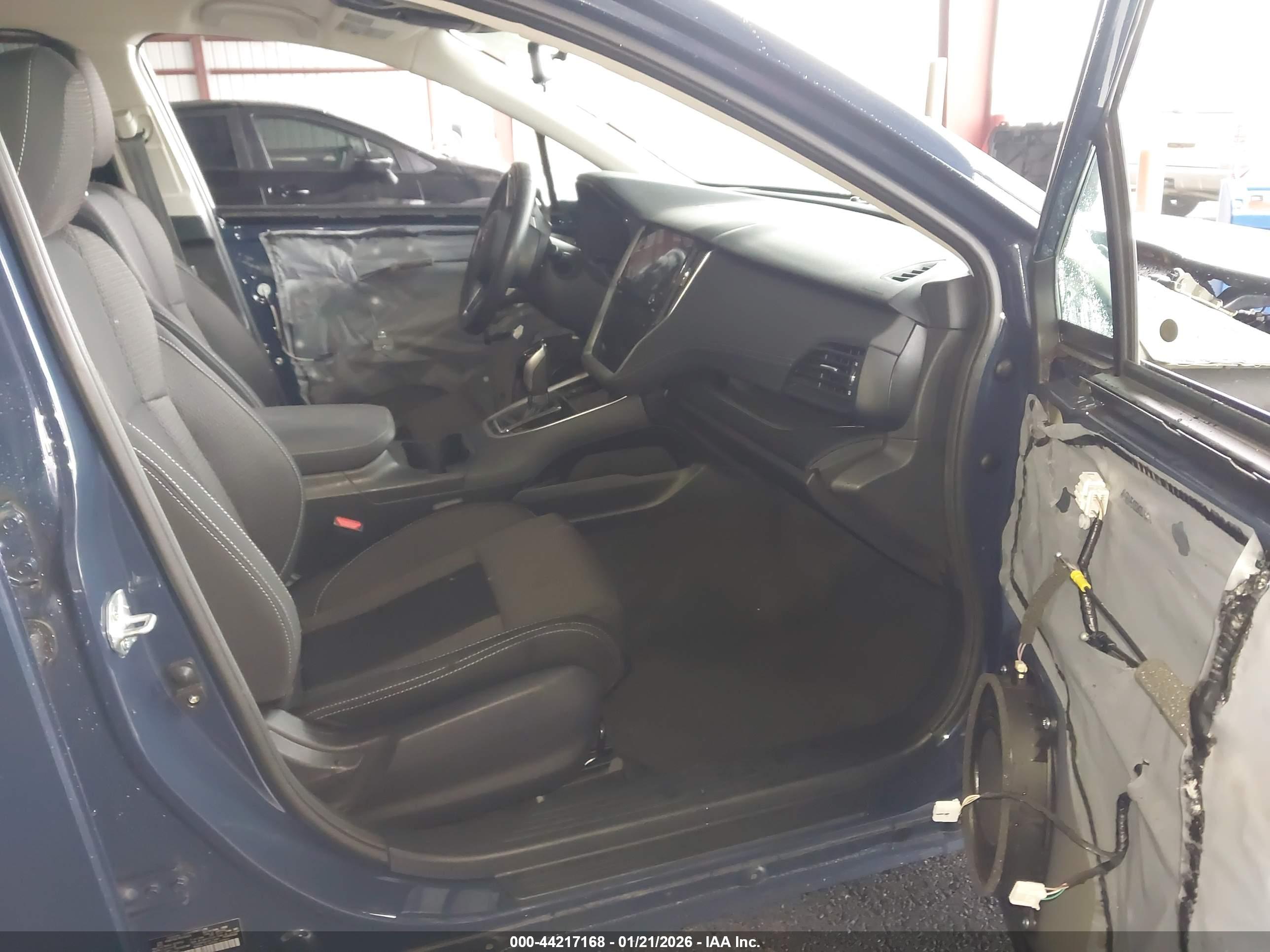 SUBARU OUTBACK image 5