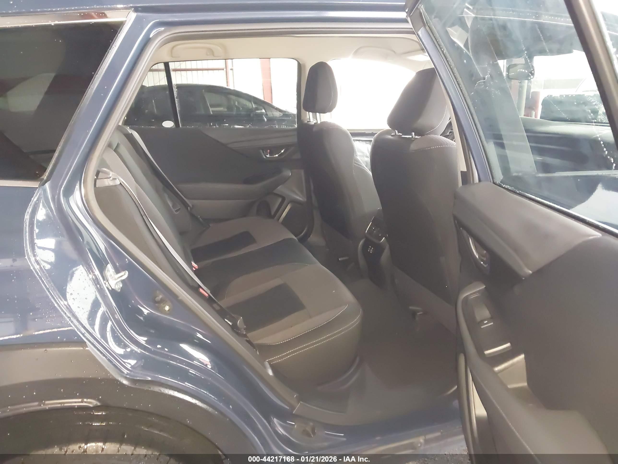 SUBARU OUTBACK image 8