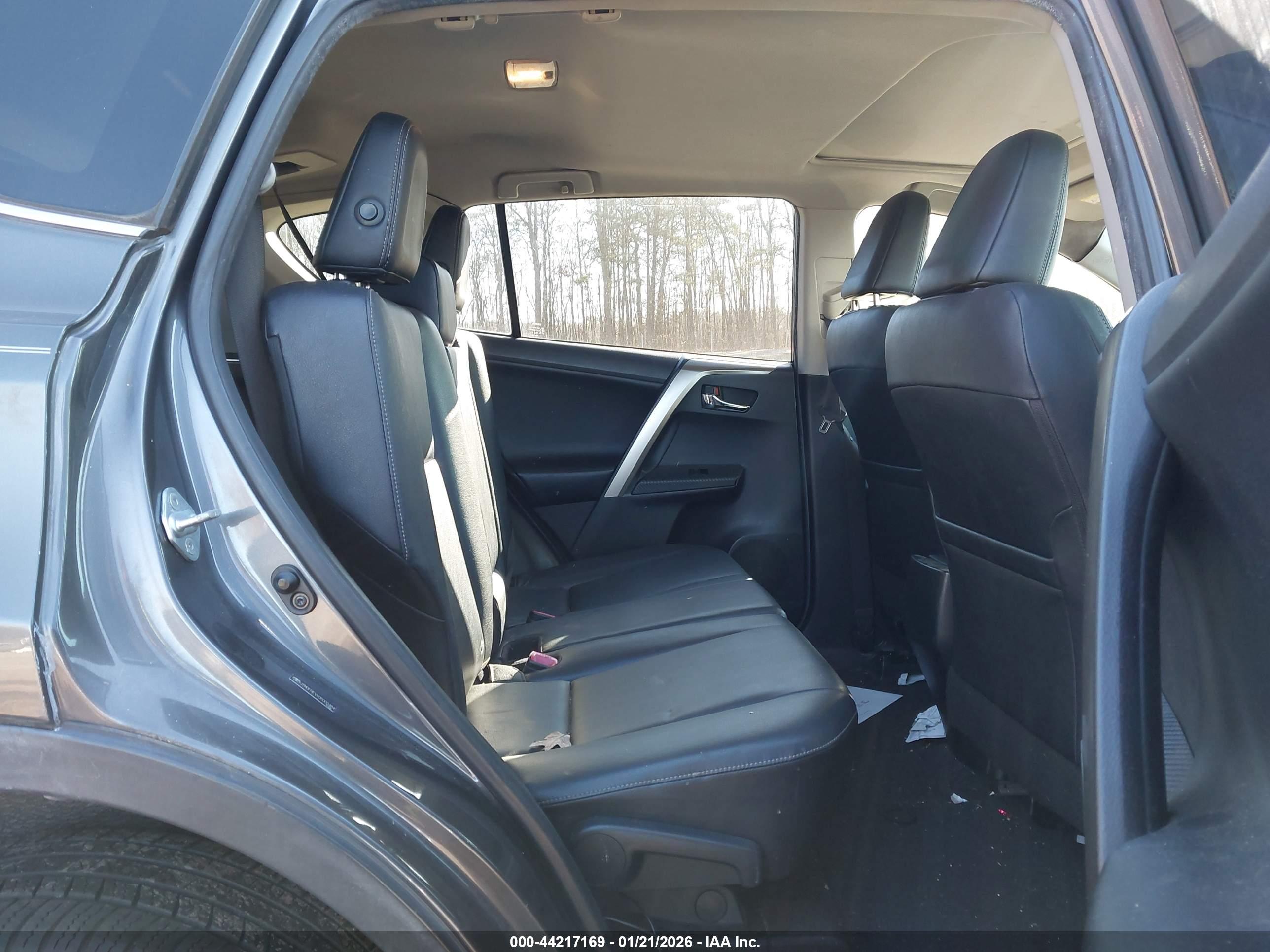 TOYOTA RAV4 image 8