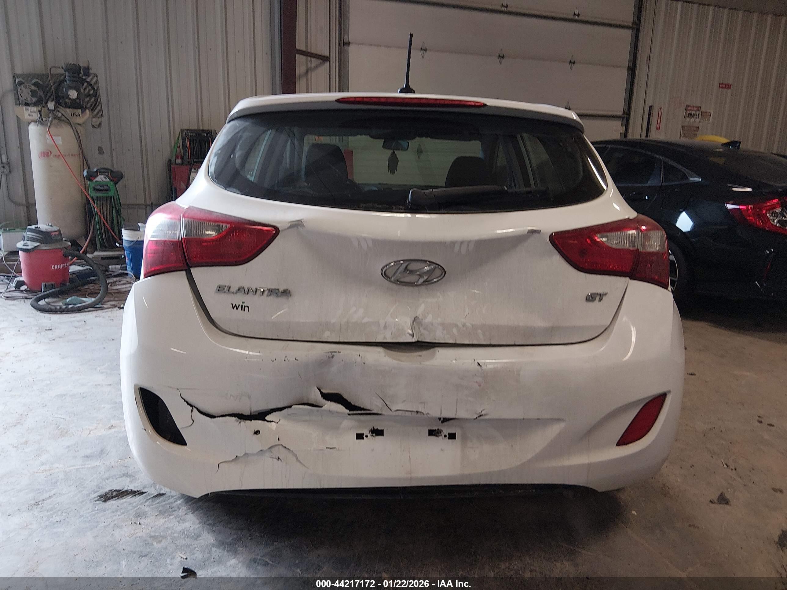 HYUNDAI ELANTRA image 6