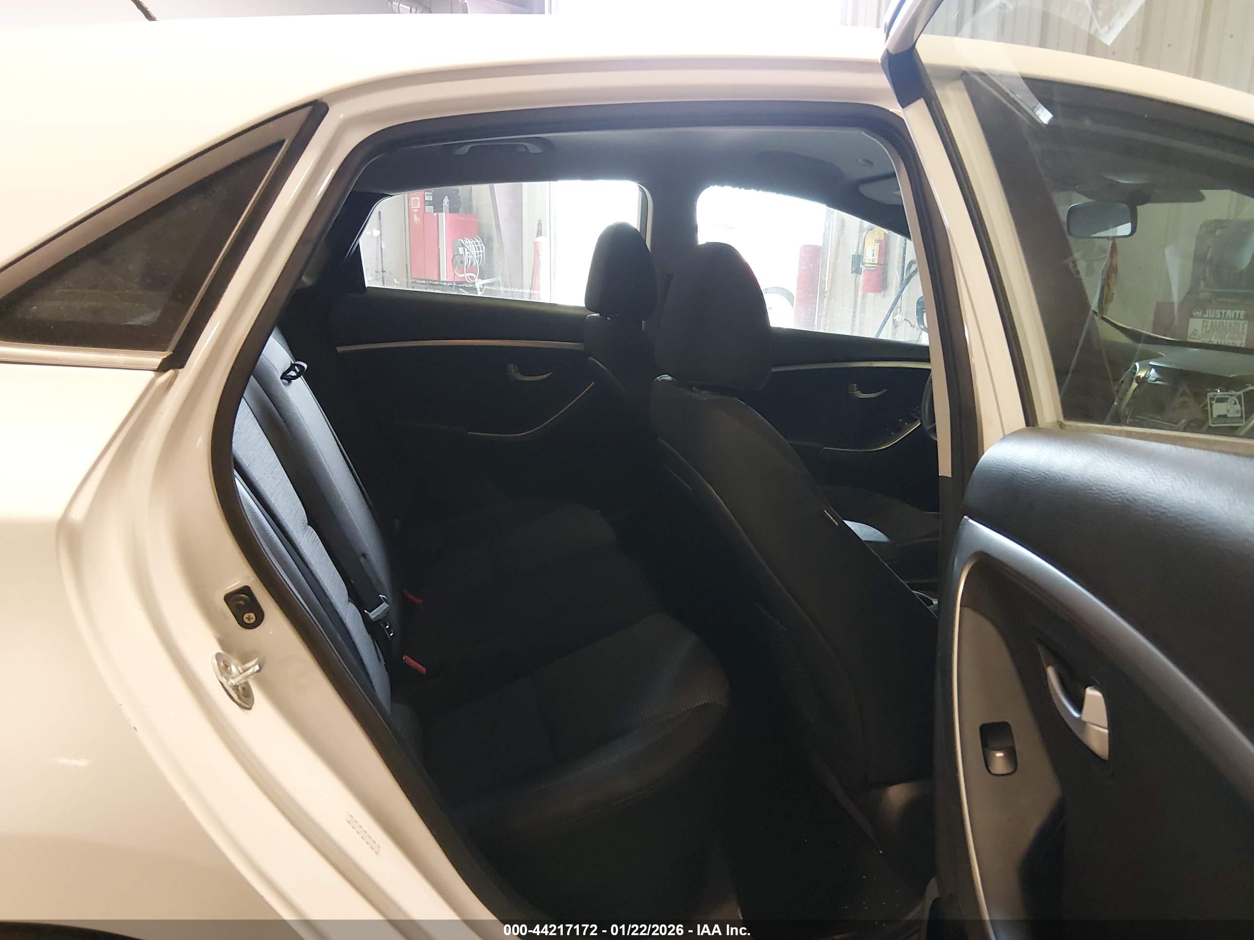 HYUNDAI ELANTRA image 8