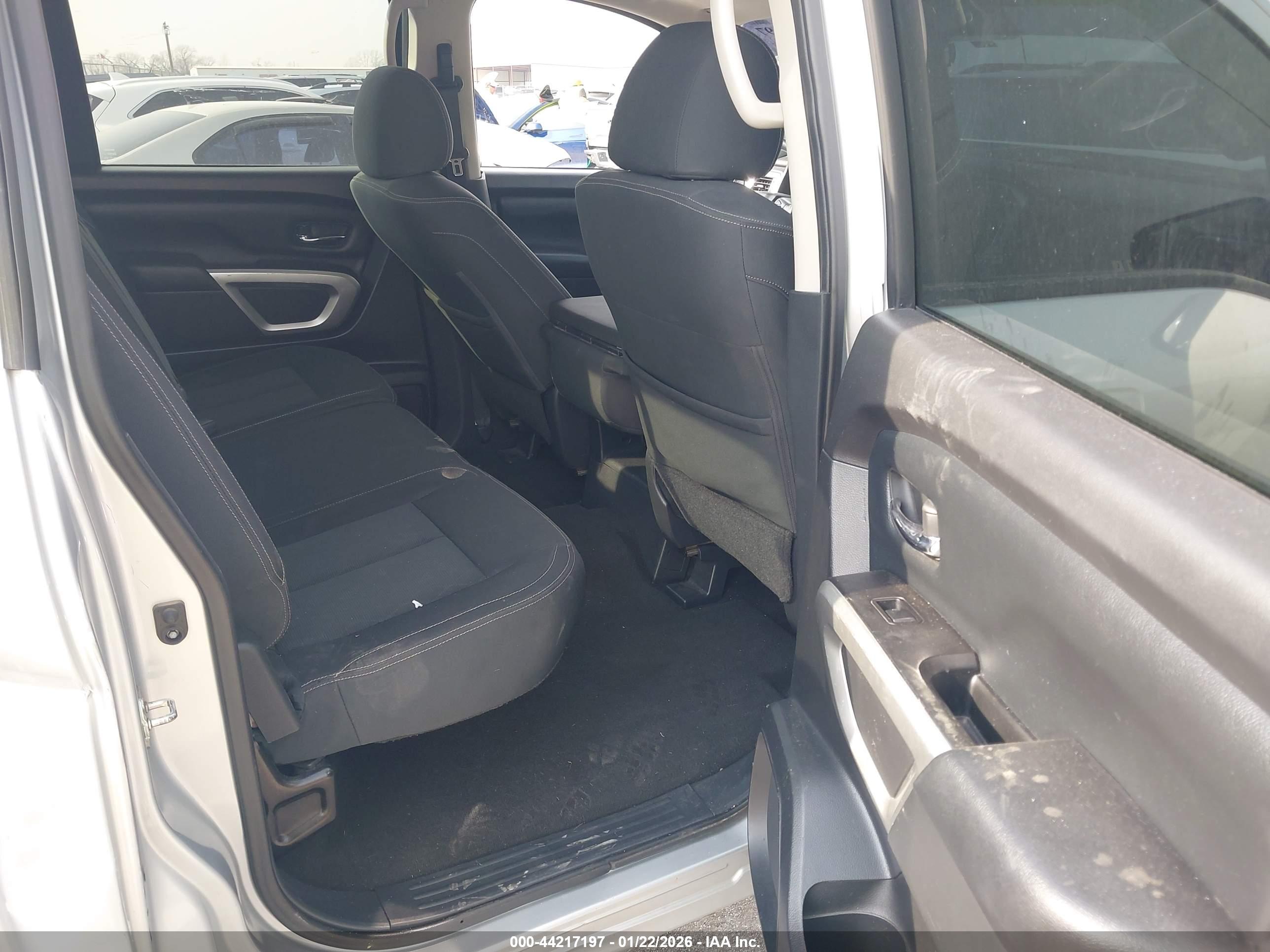 NISSAN TITAN image 8