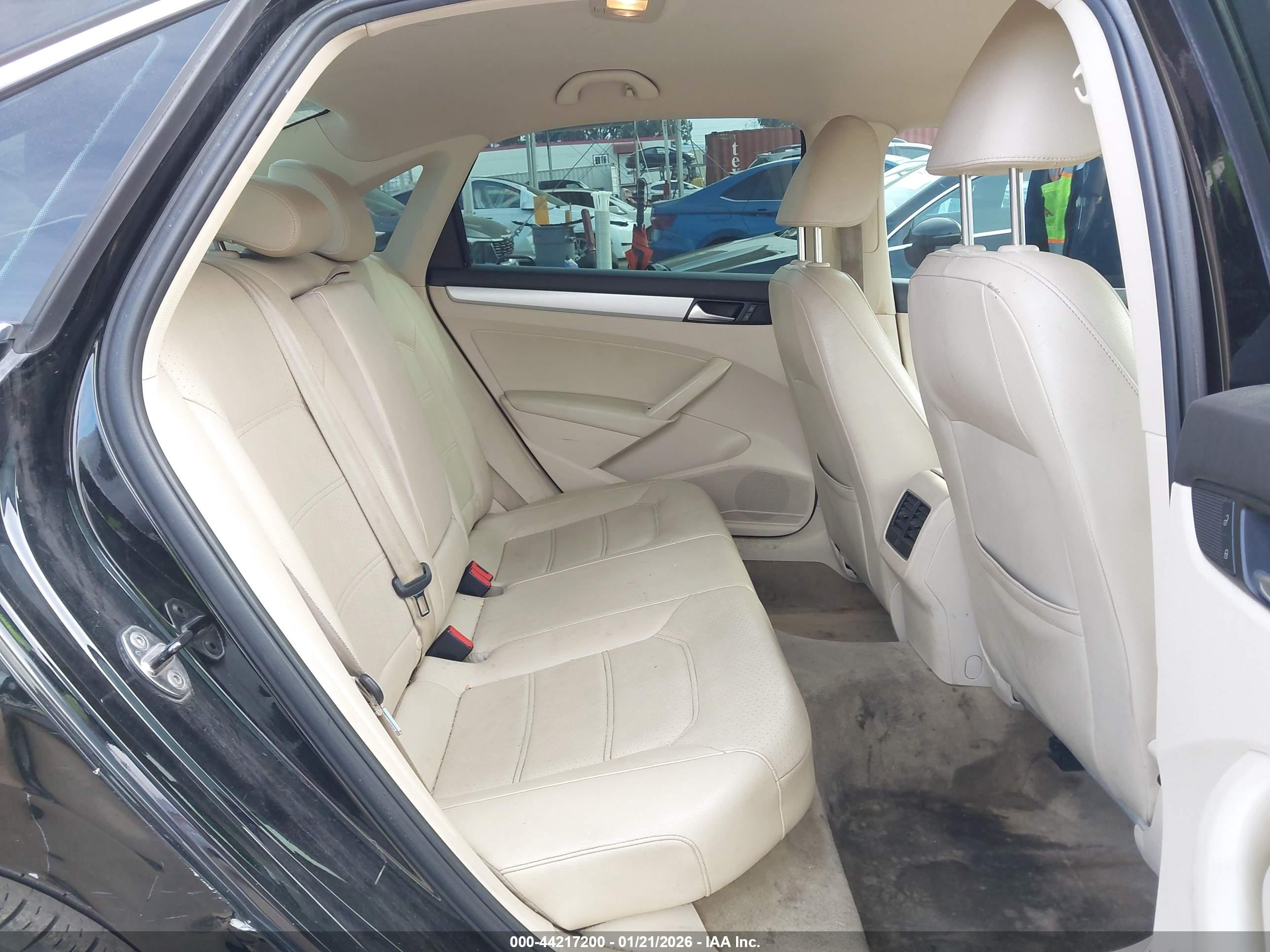 VOLKSWAGEN PASSAT image 8