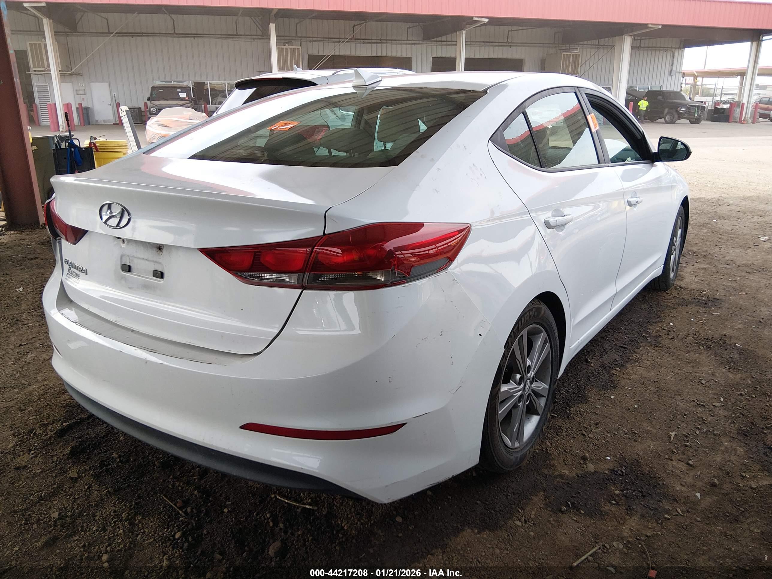 HYUNDAI ELANTRA image 4