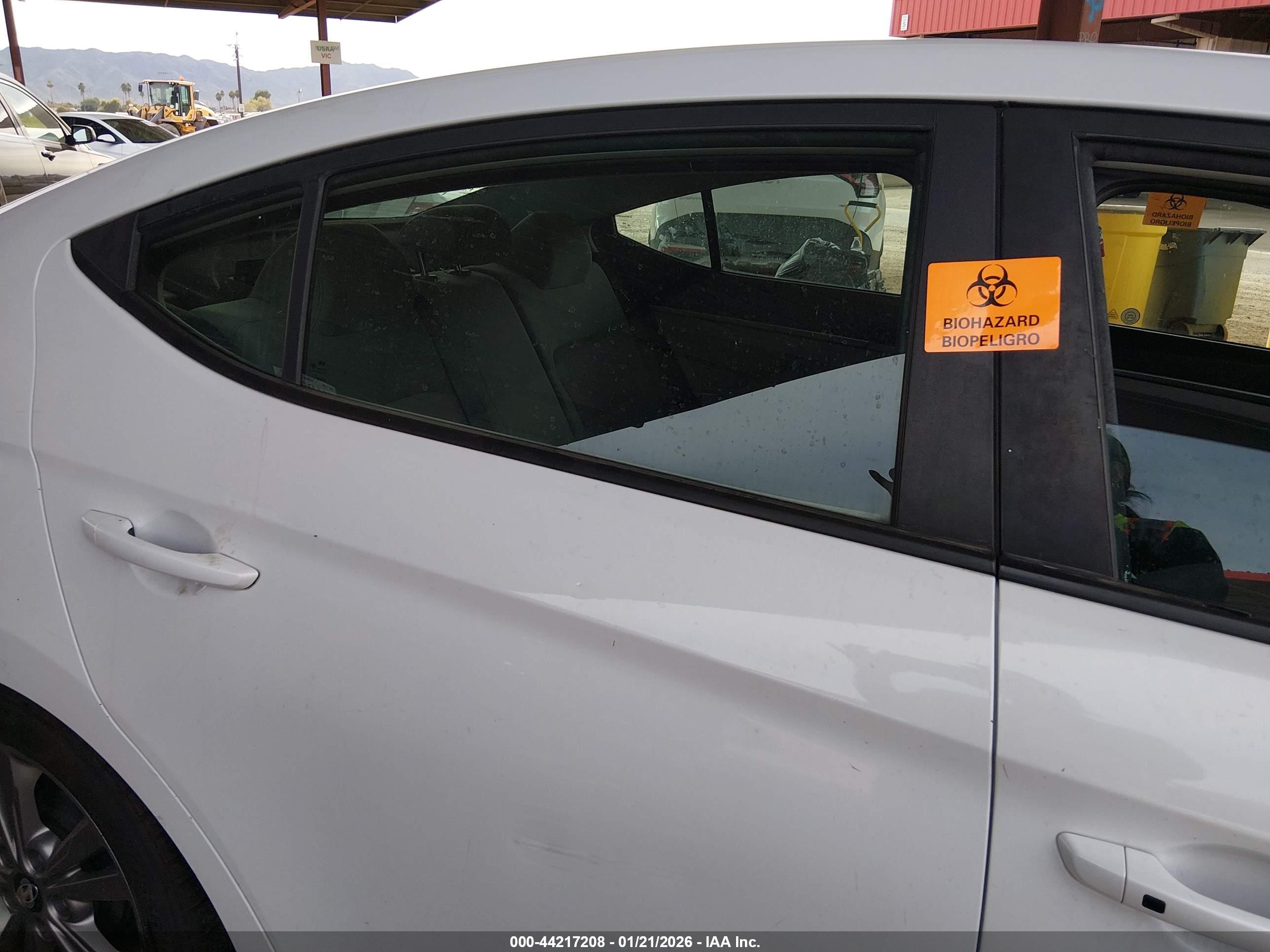 HYUNDAI ELANTRA image 8
