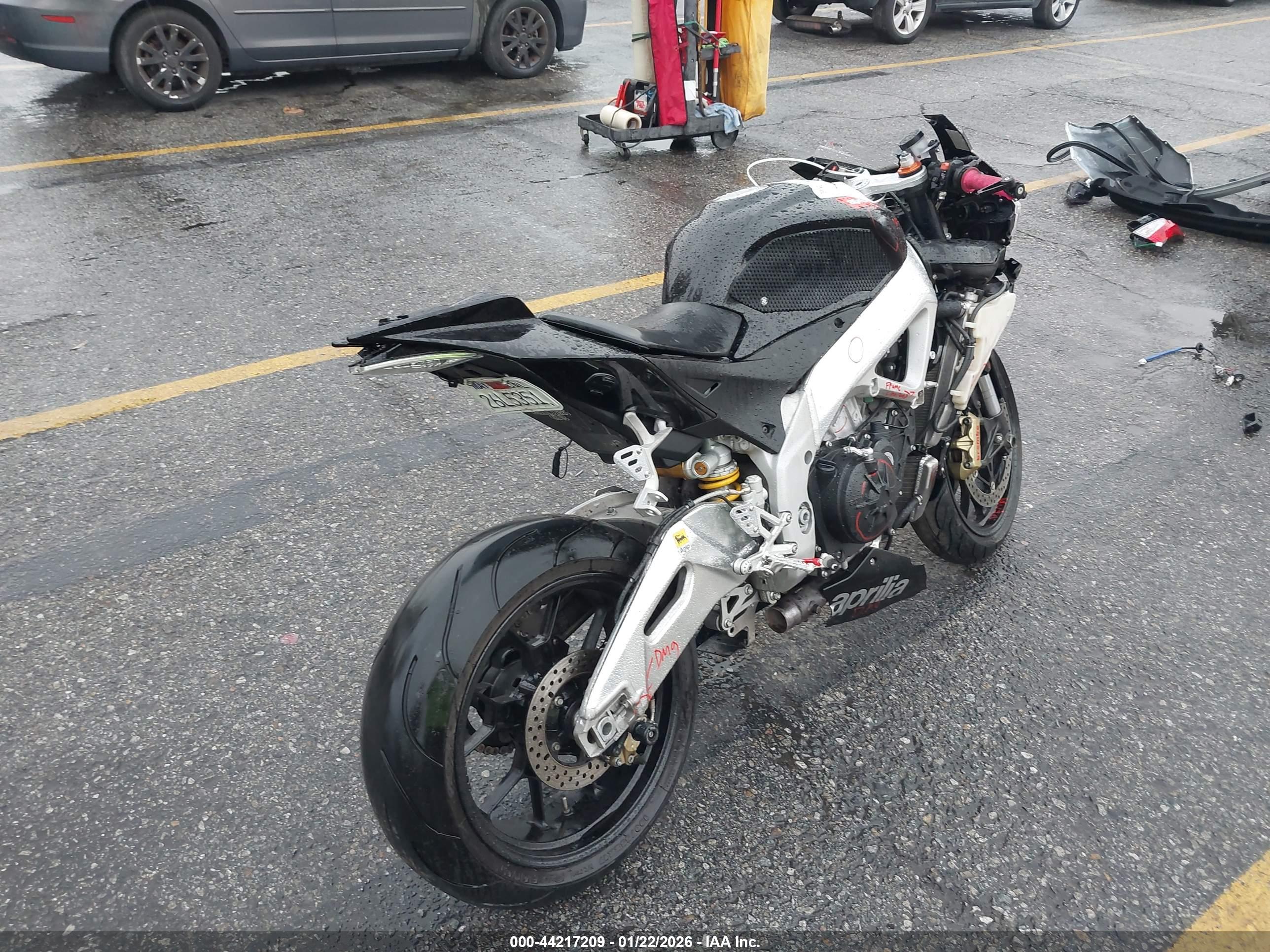 APRILIA RSV4 image 4