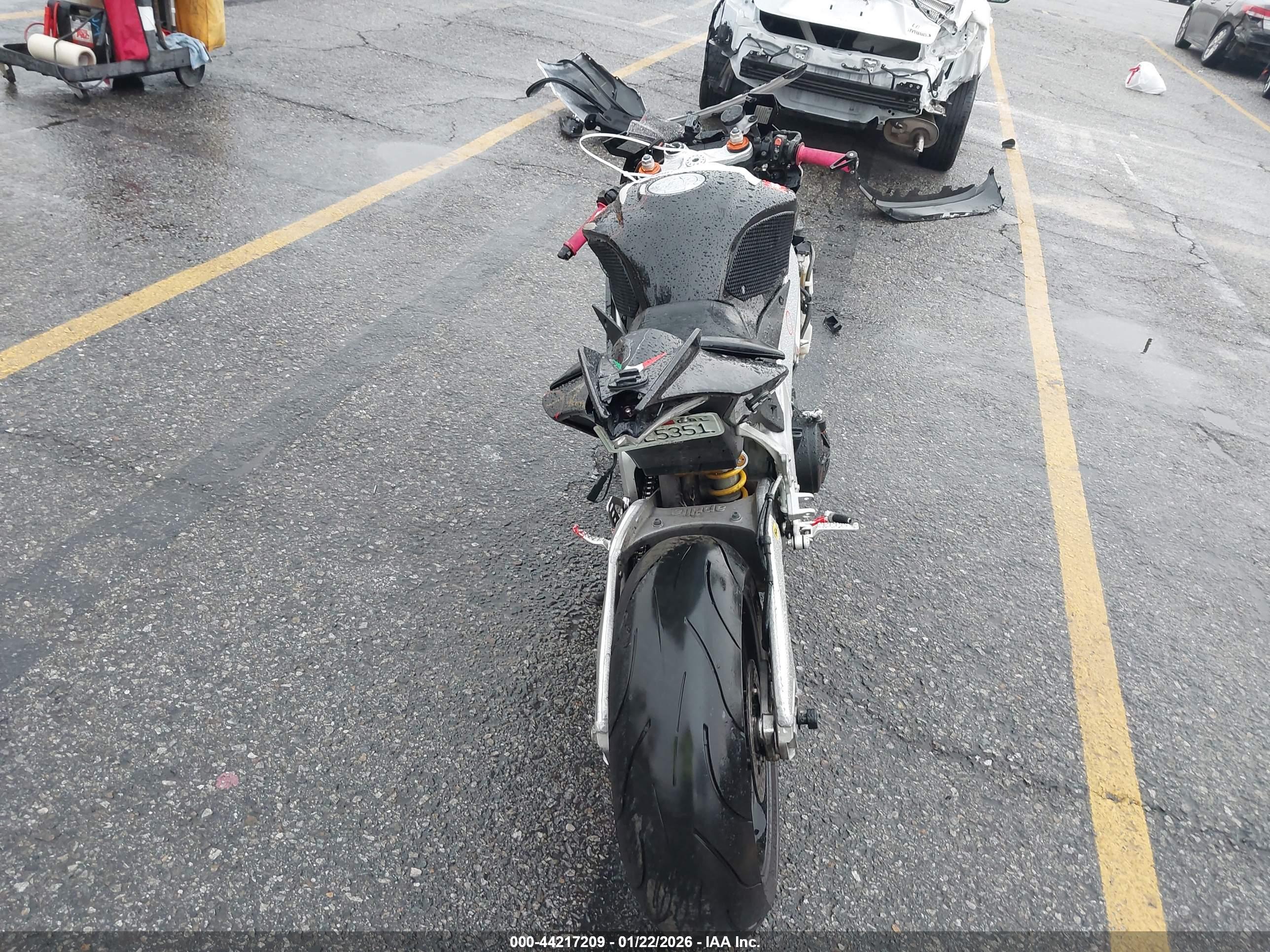 APRILIA RSV4 image 6